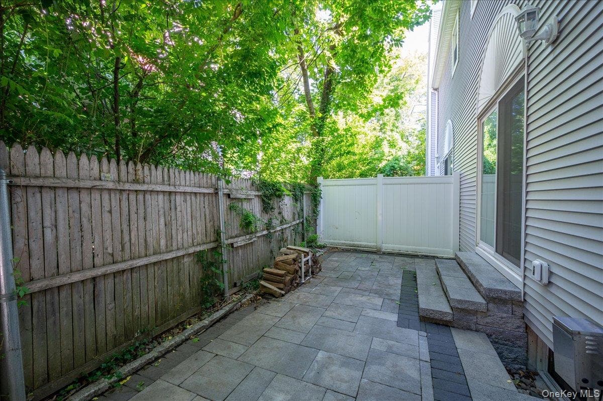 76 Smith Avenue thumbnail 8