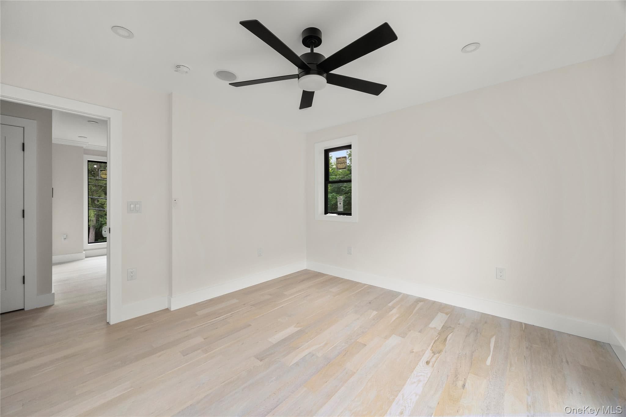 35 Harry Howard Avenue thumbnail 21