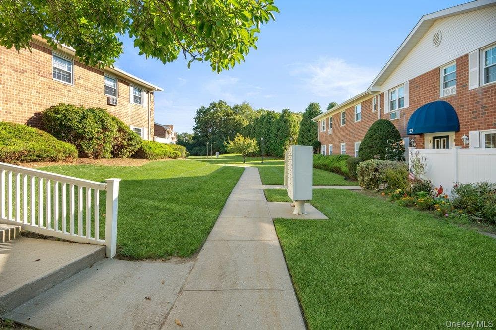 460 Old Town Road Unit: 27L thumbnail 4