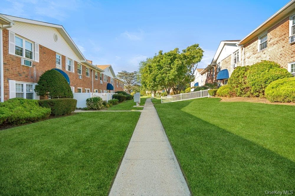 460 Old Town Road Unit: 27L thumbnail 3