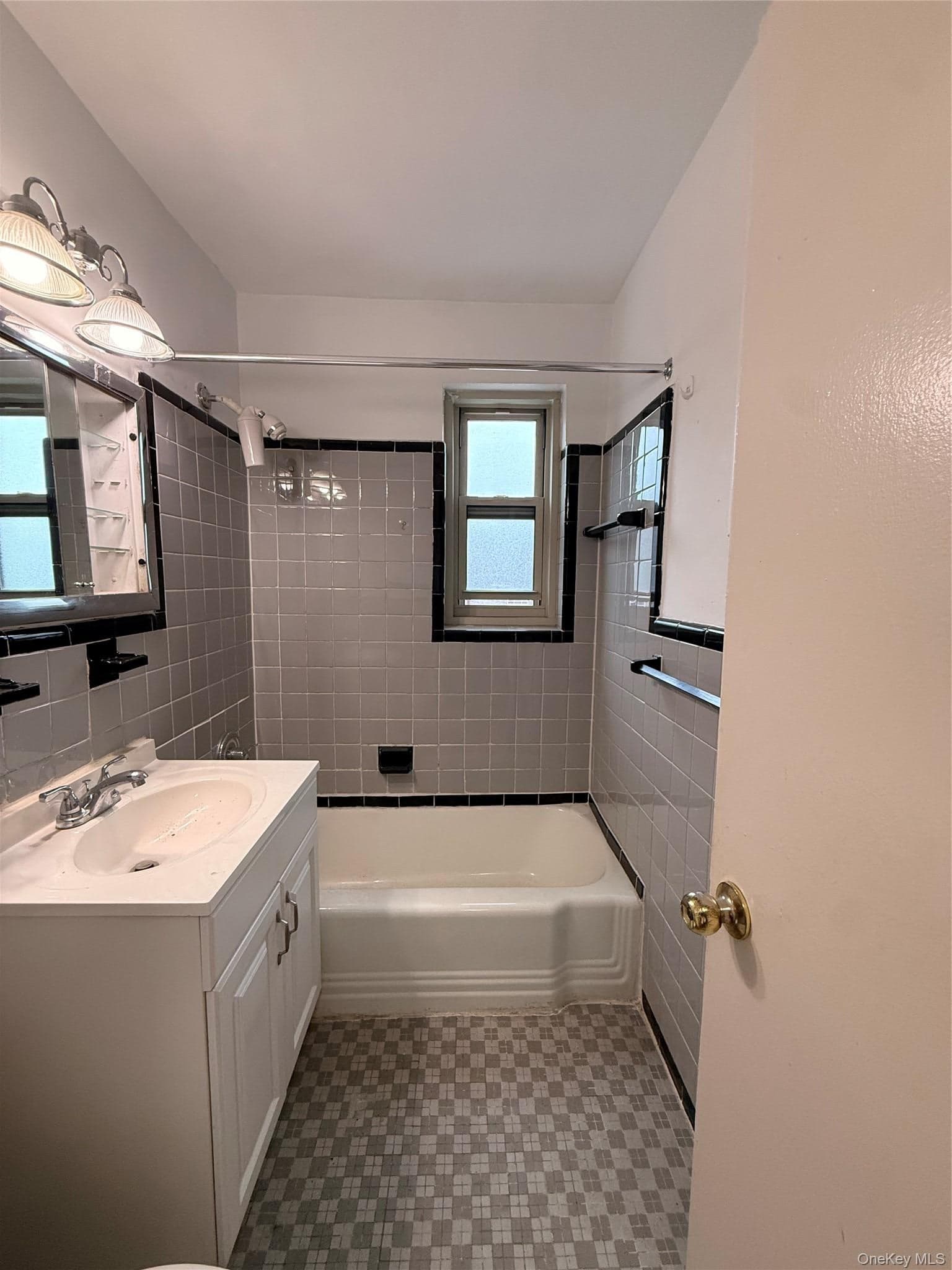 1010 Sherman AVE Unit: 2D thumbnail 2