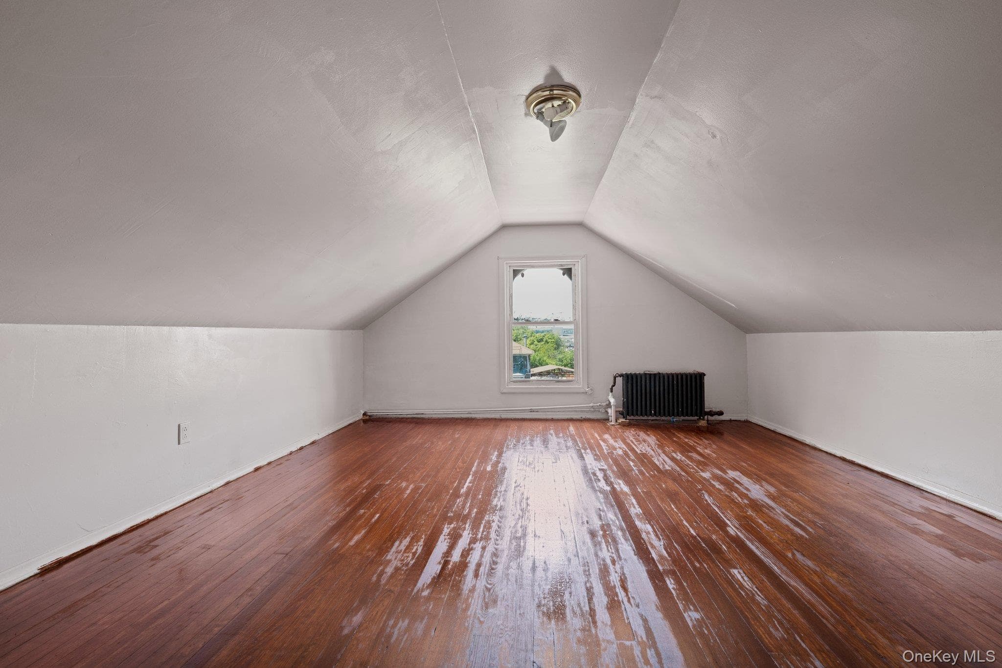 10505 Ditmars Boulevard thumbnail 14