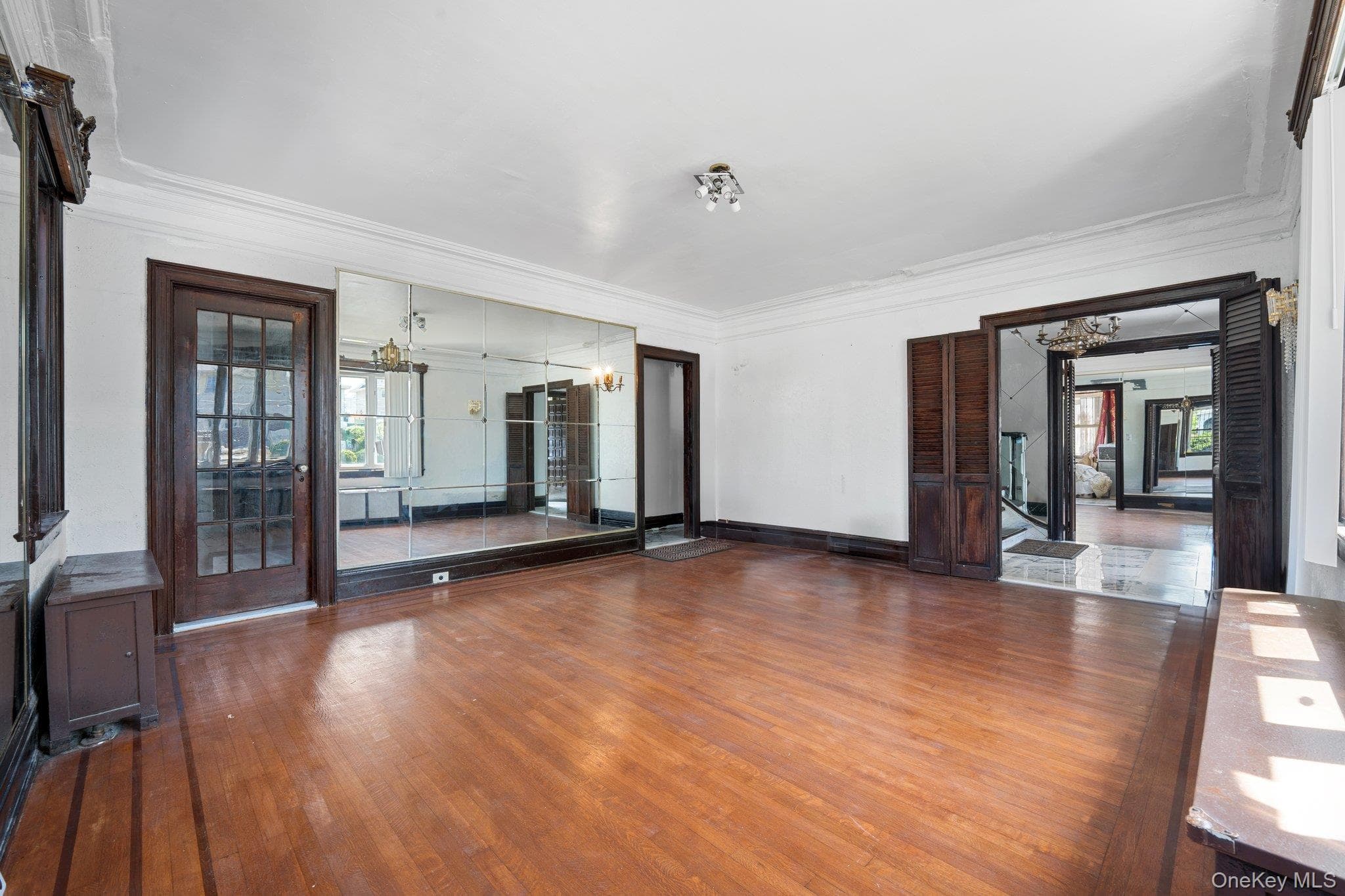 10505 Ditmars Boulevard thumbnail 5