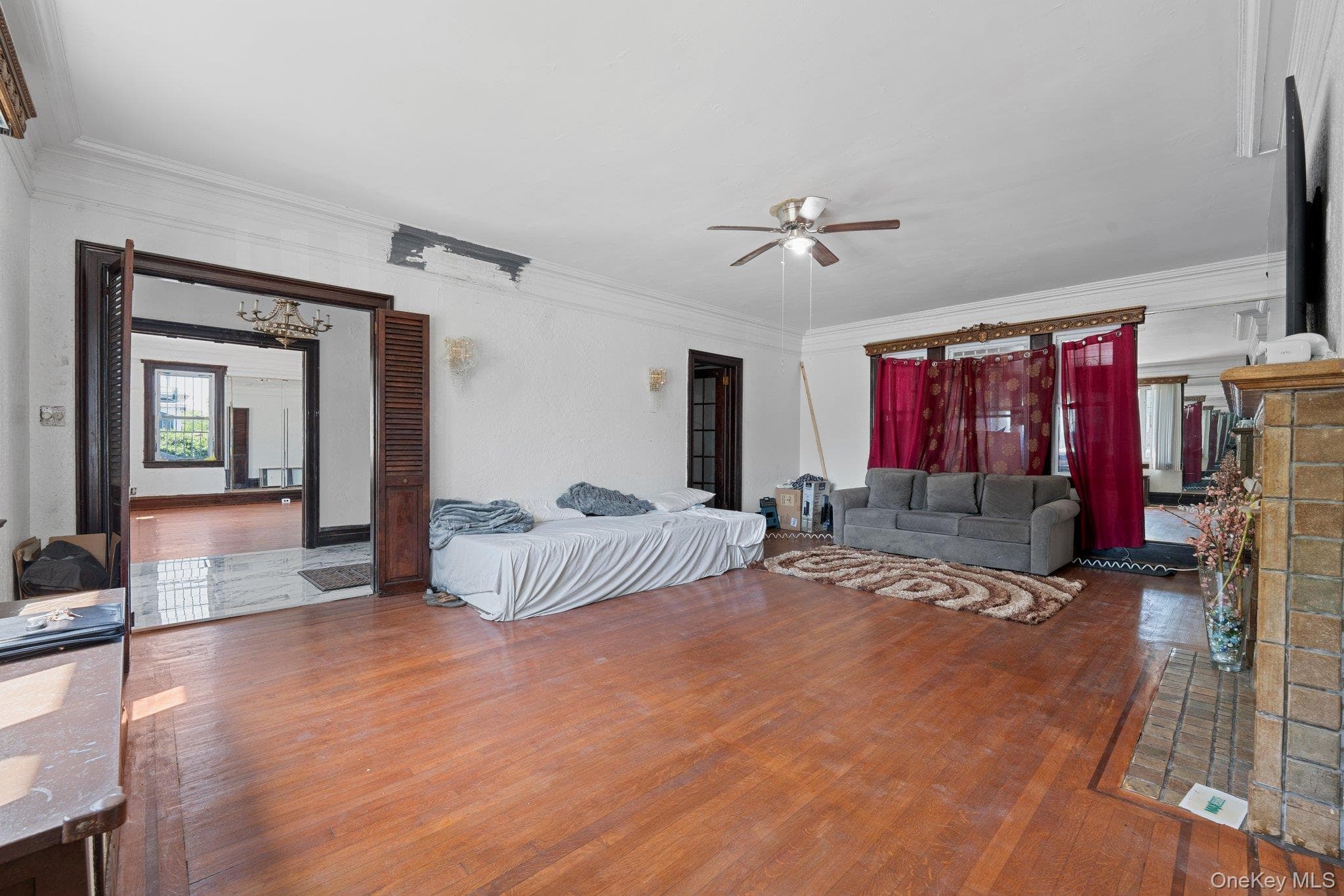 10505 Ditmars Boulevard thumbnail 7