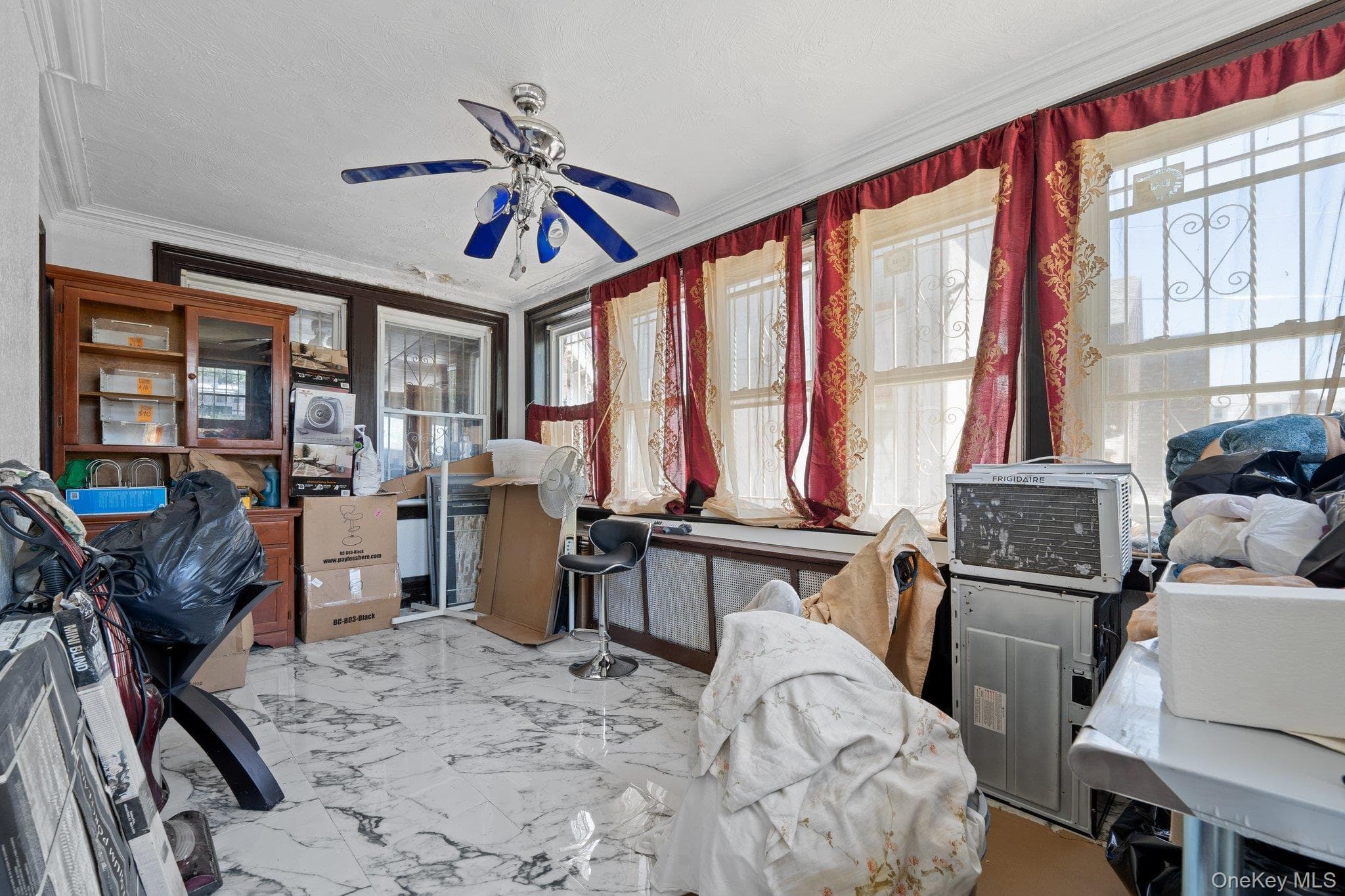 10505 Ditmars Boulevard thumbnail 6