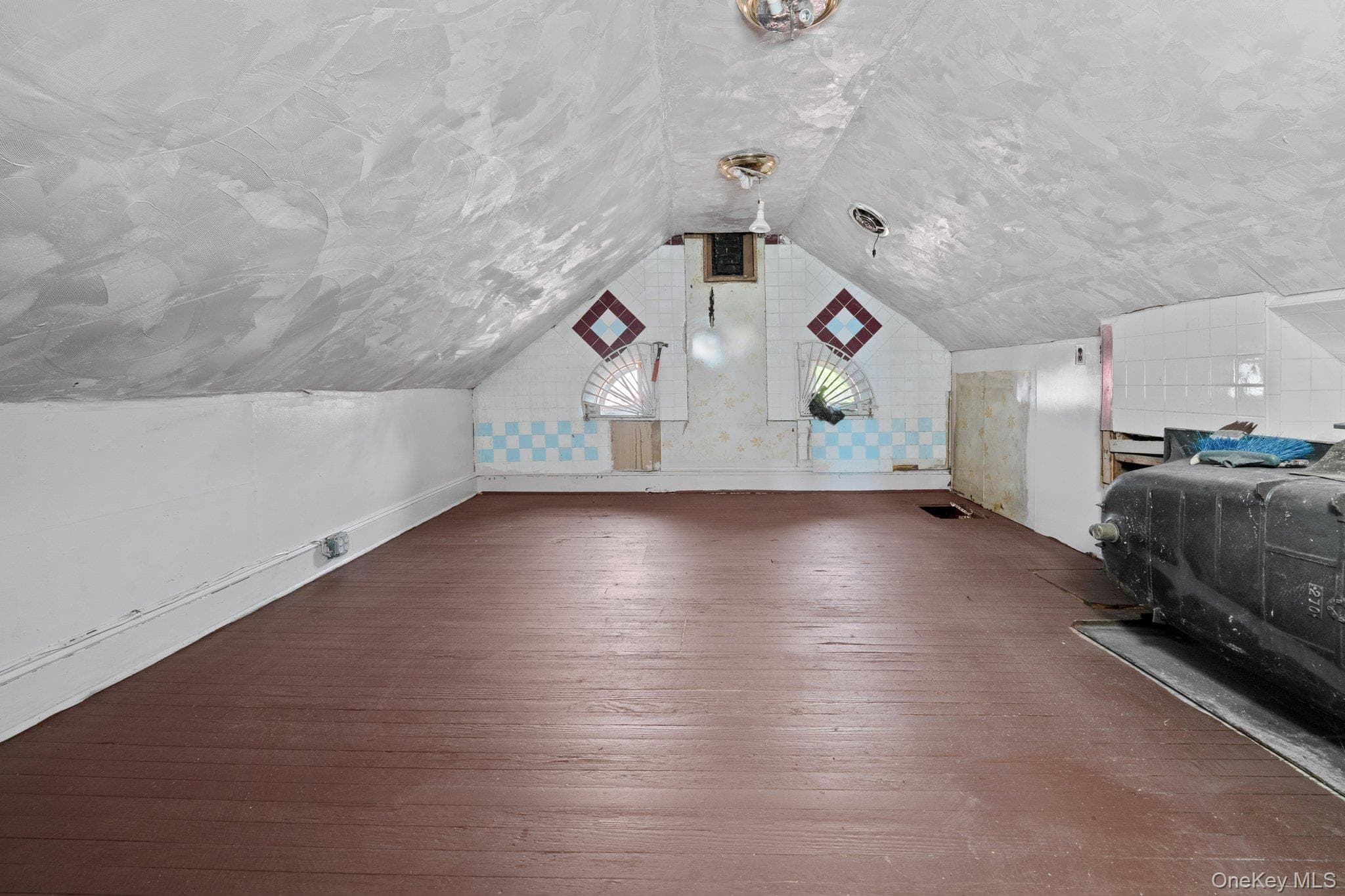 10505 Ditmars Boulevard thumbnail 13