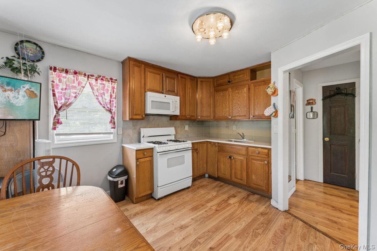 6 Forest Avenue thumbnail 12