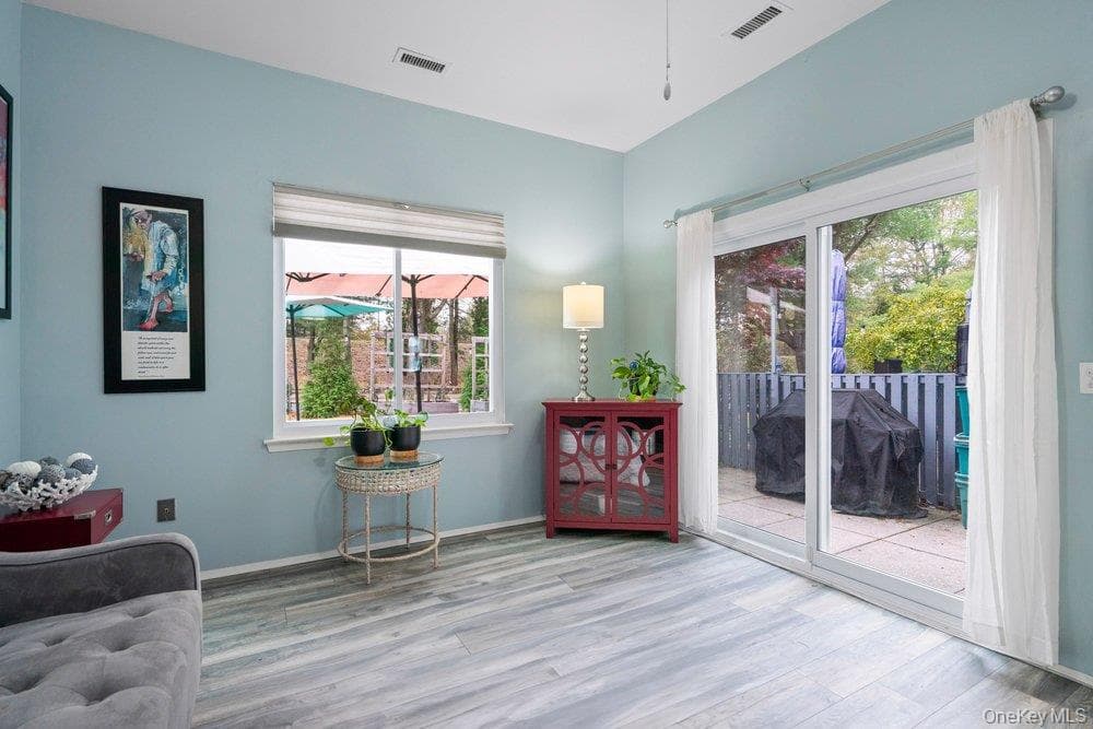 824 Birchwood Park Drive thumbnail 9