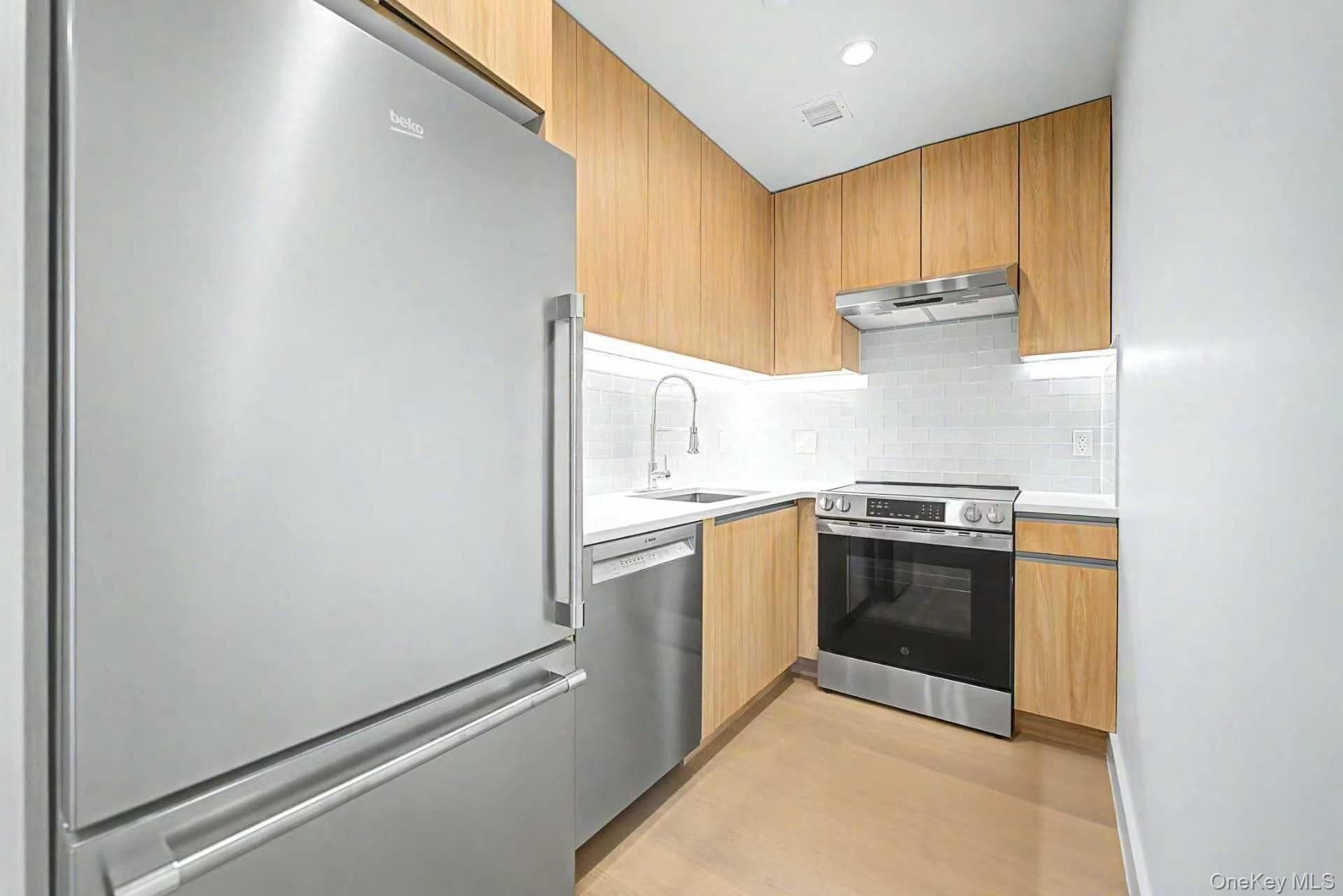 150-02 Northern Boulevard Unit: 3J thumbnail 4