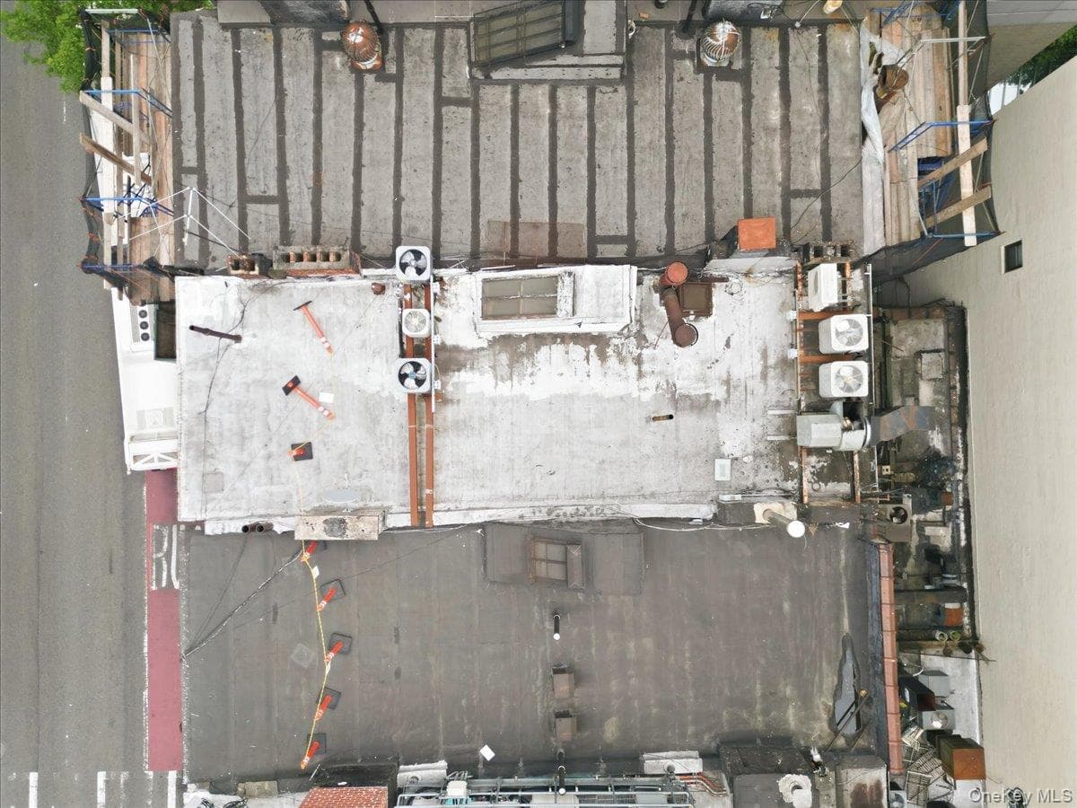 1435 2nd Avenue thumbnail 32