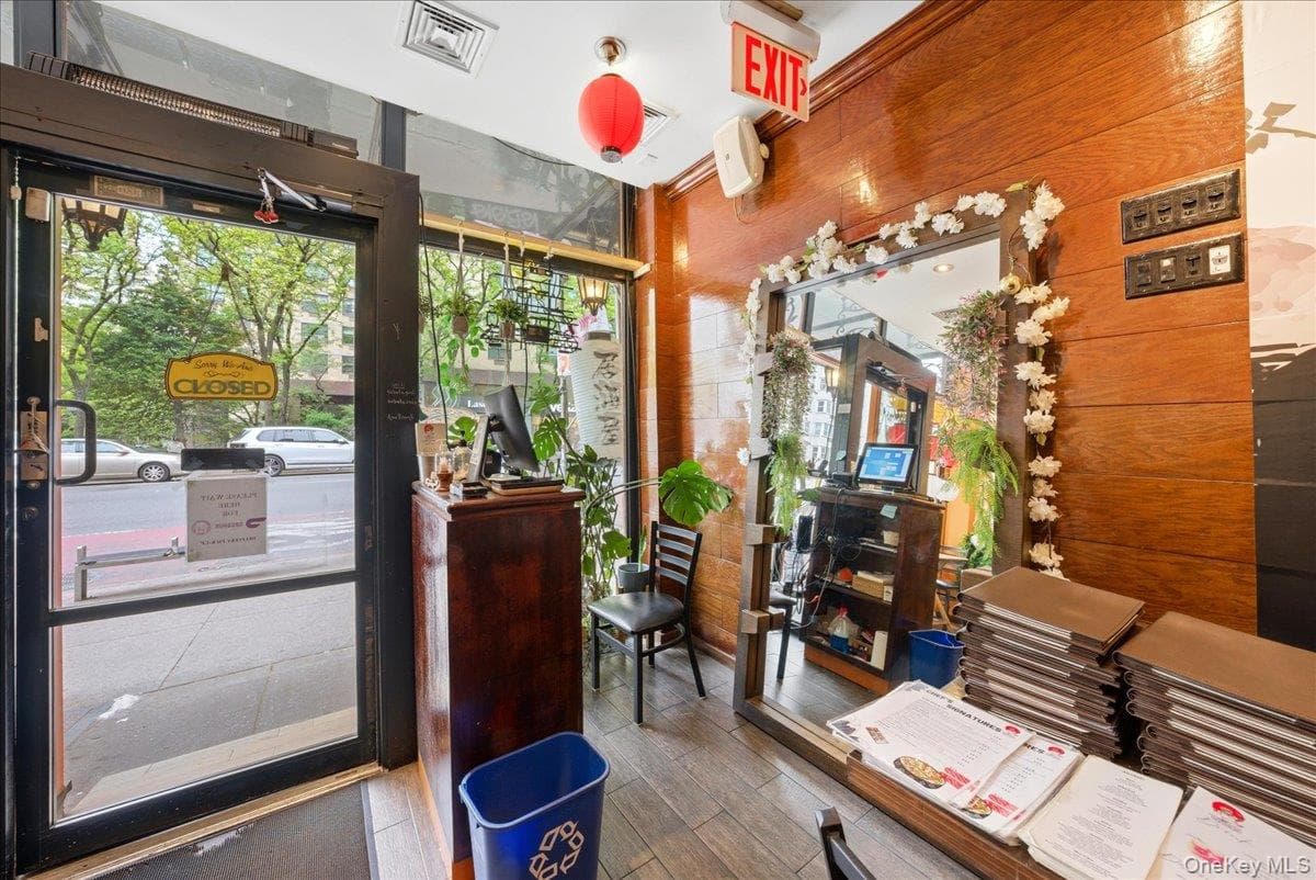 1435 2nd Avenue thumbnail 5