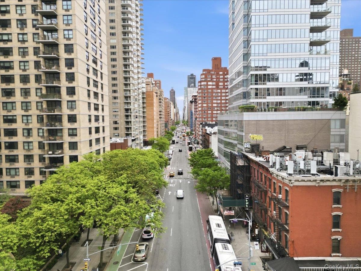 1435 2nd Avenue thumbnail 33