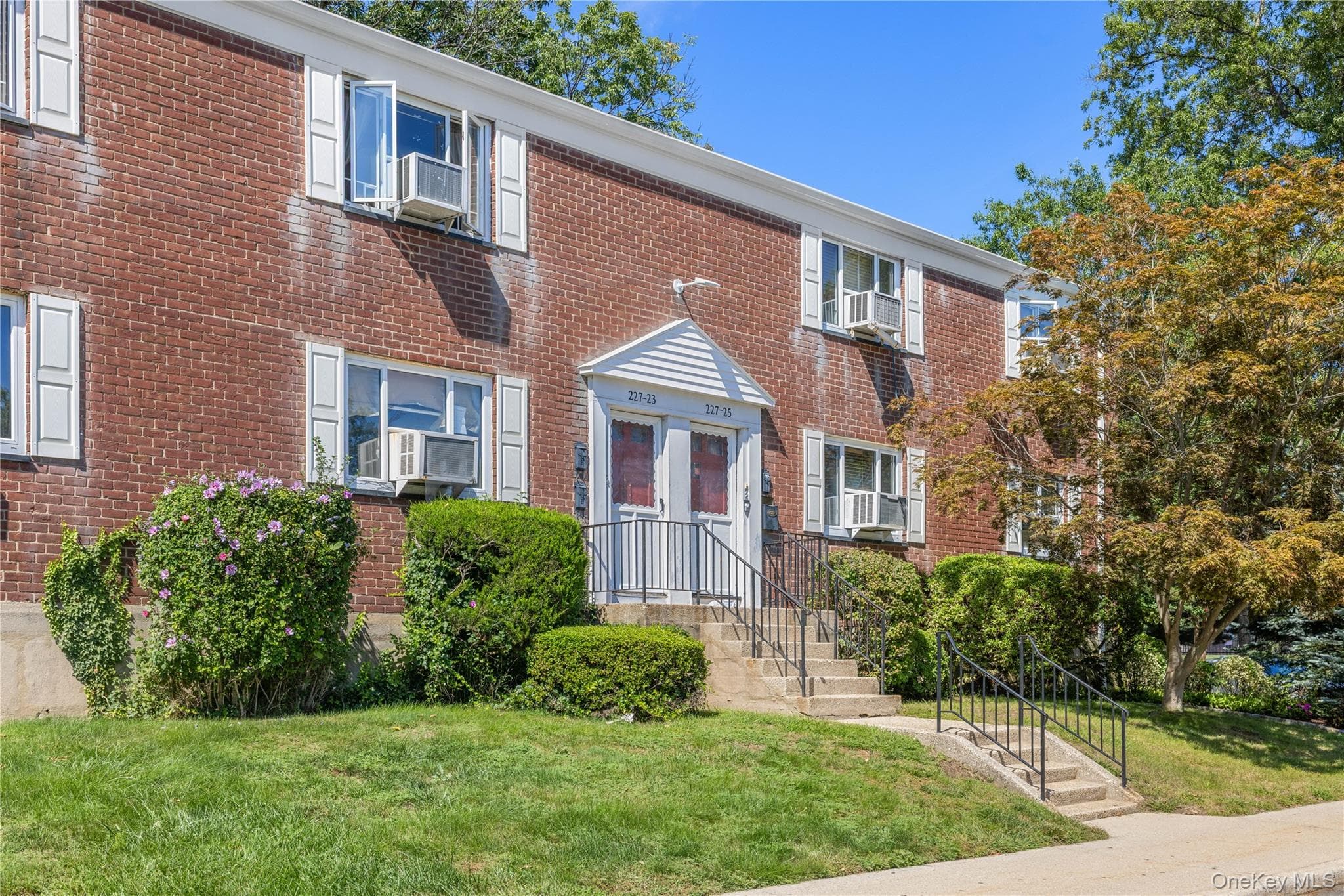 227-23 Hillside Avenue Unit: Lower thumbnail 2