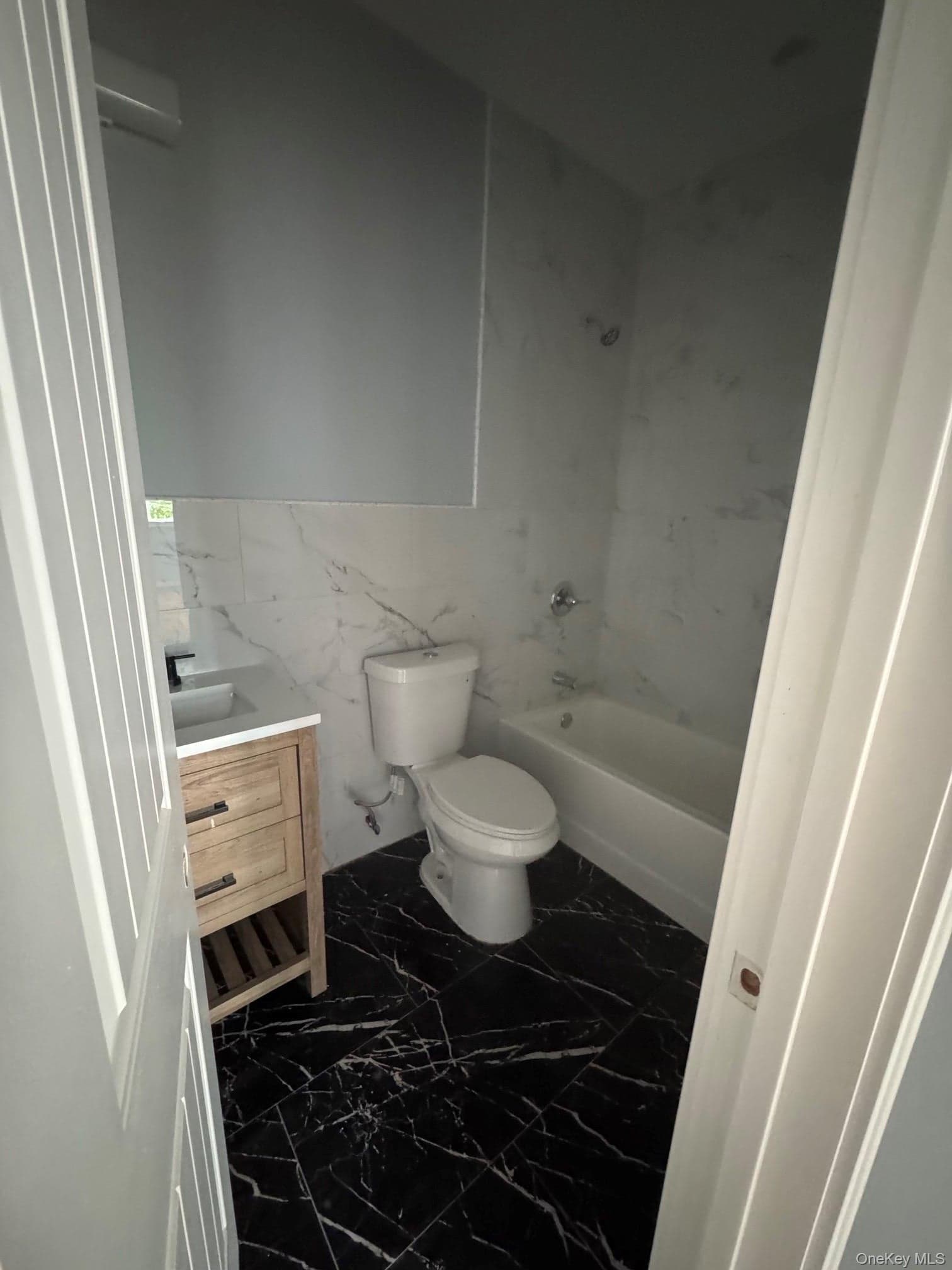 452 Glenmore Avenue thumbnail 15