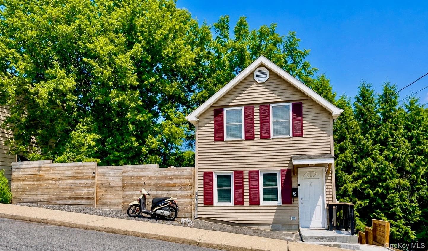 30 Sycamore Street photo 1
