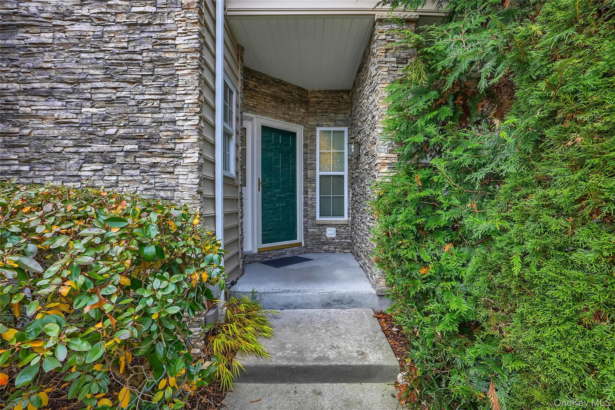 834 Huntington Drive thumbnail 4