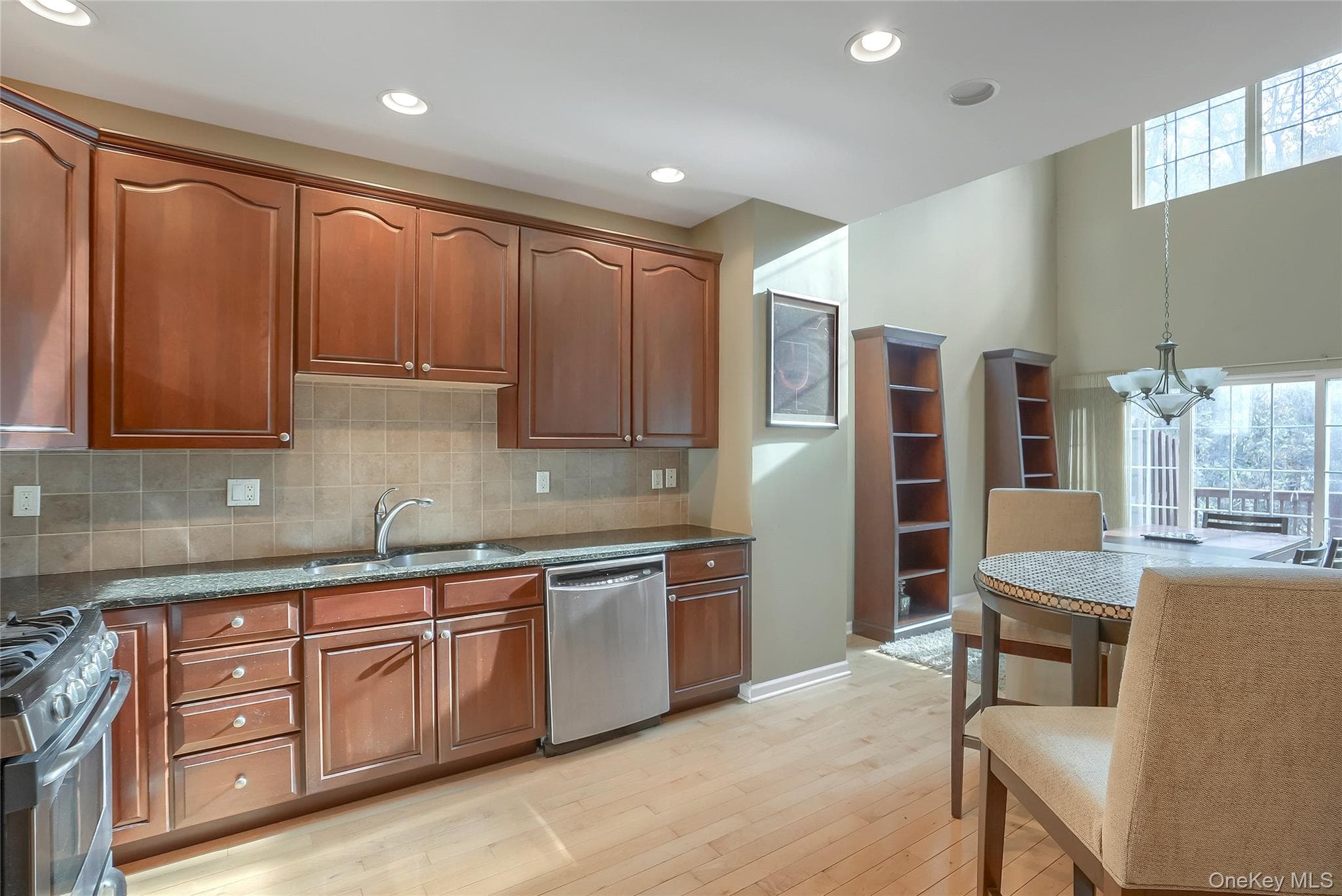 834 Huntington Drive thumbnail 16