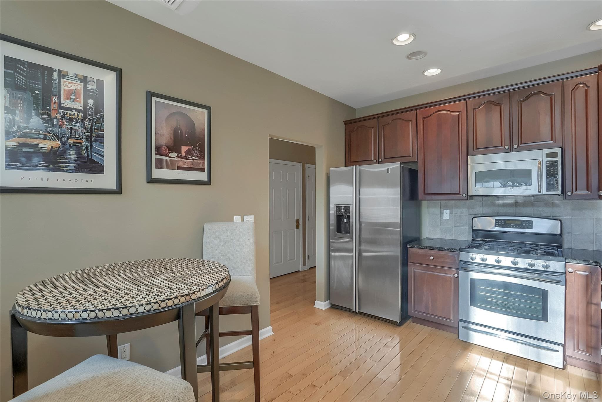 834 Huntington Drive thumbnail 15