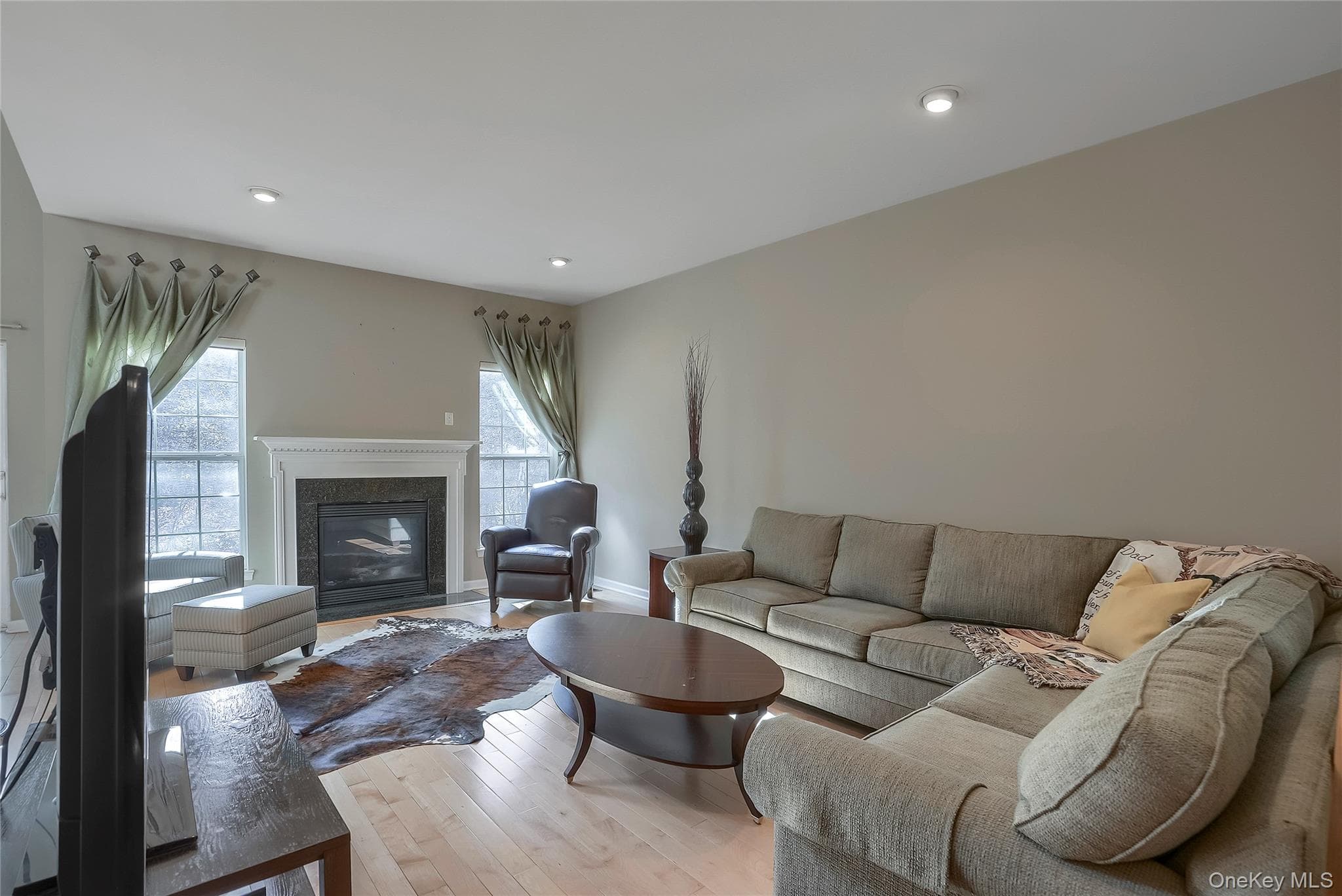 834 Huntington Drive thumbnail 8