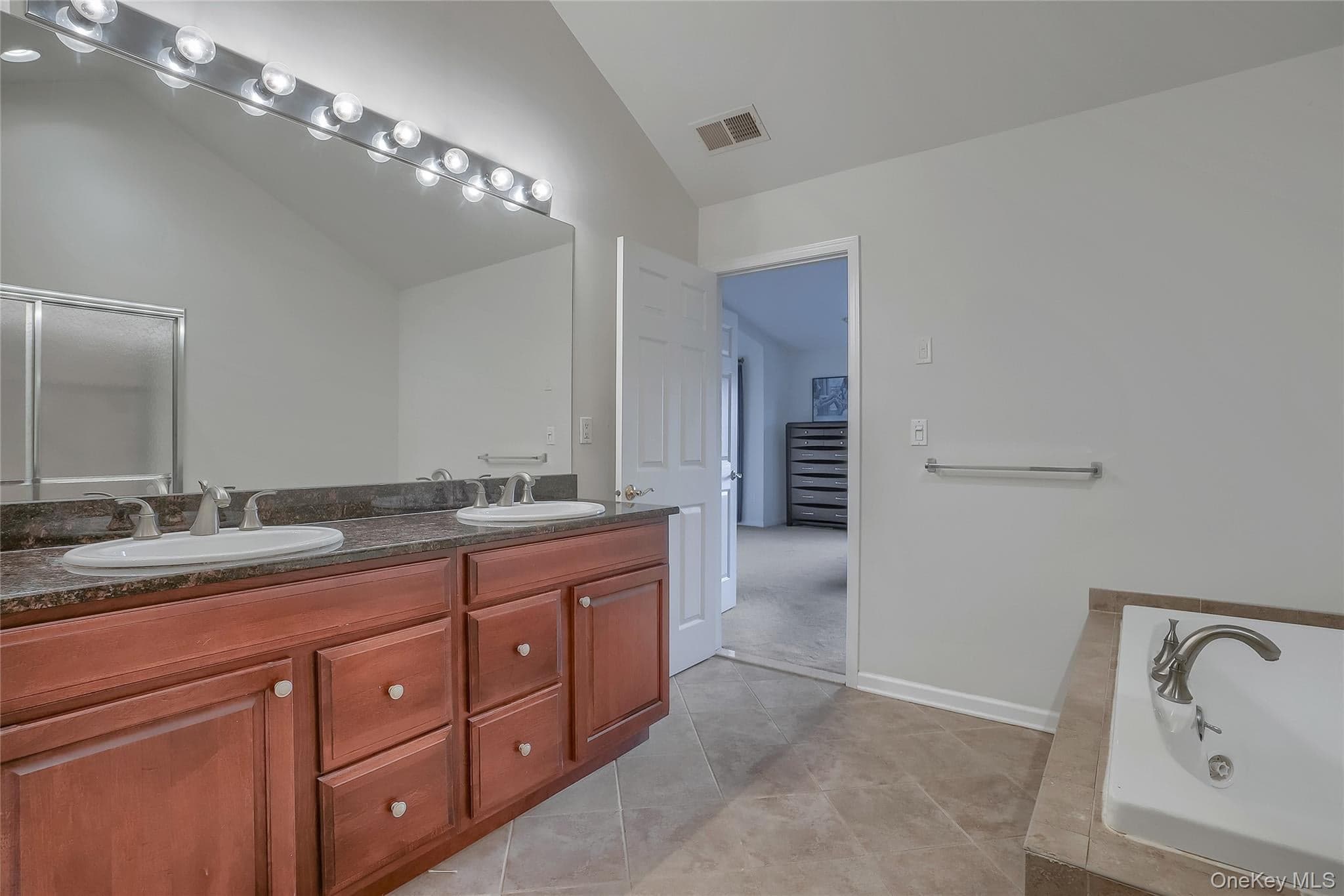 834 Huntington Drive thumbnail 22