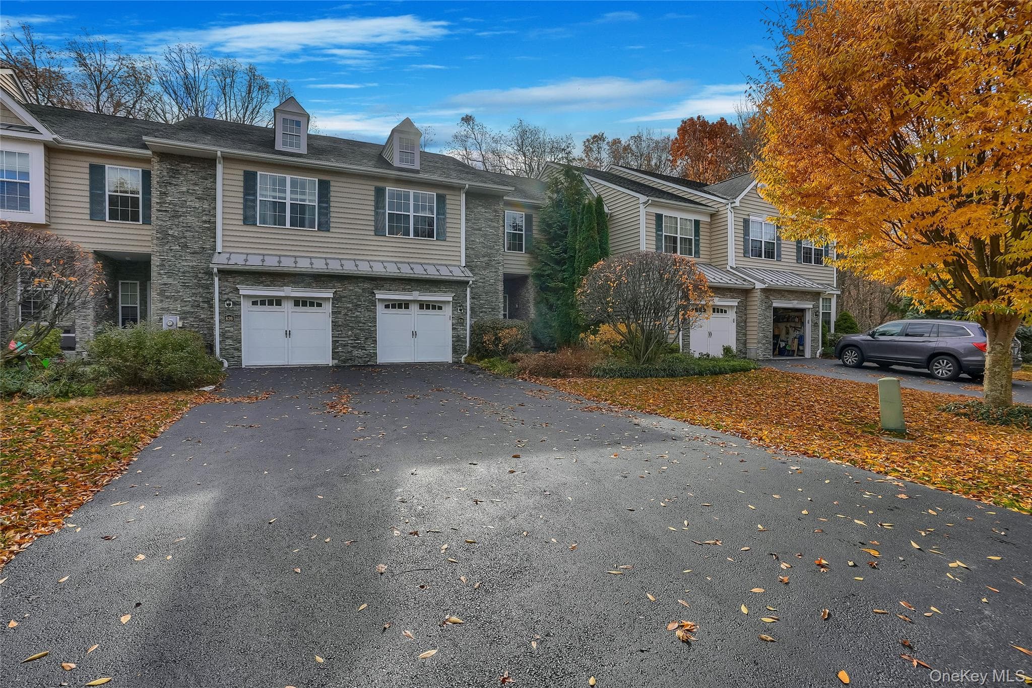 834 Huntington Drive thumbnail 2