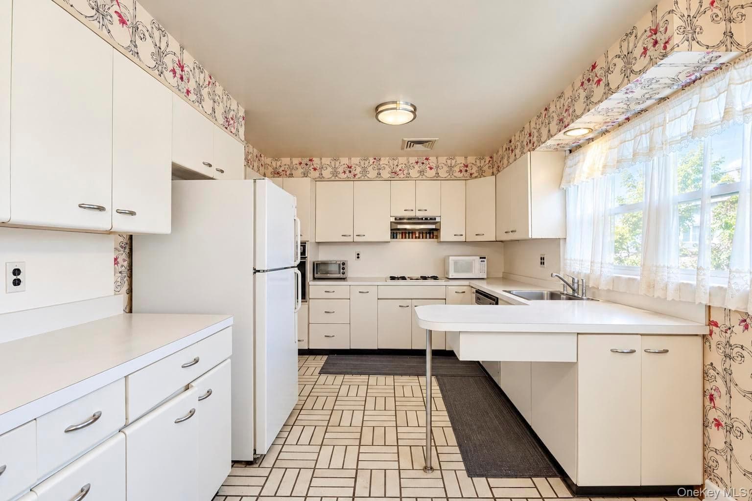 517 E Shore Road thumbnail 11