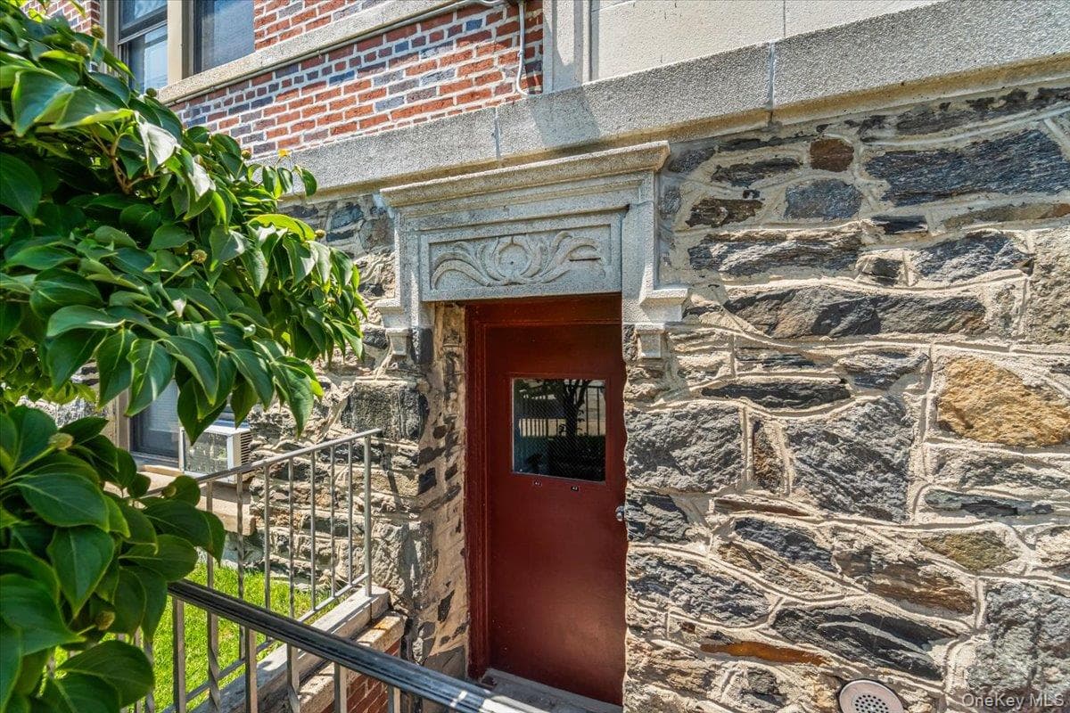 604 Tompkins Avenue Unit: A2 thumbnail 2