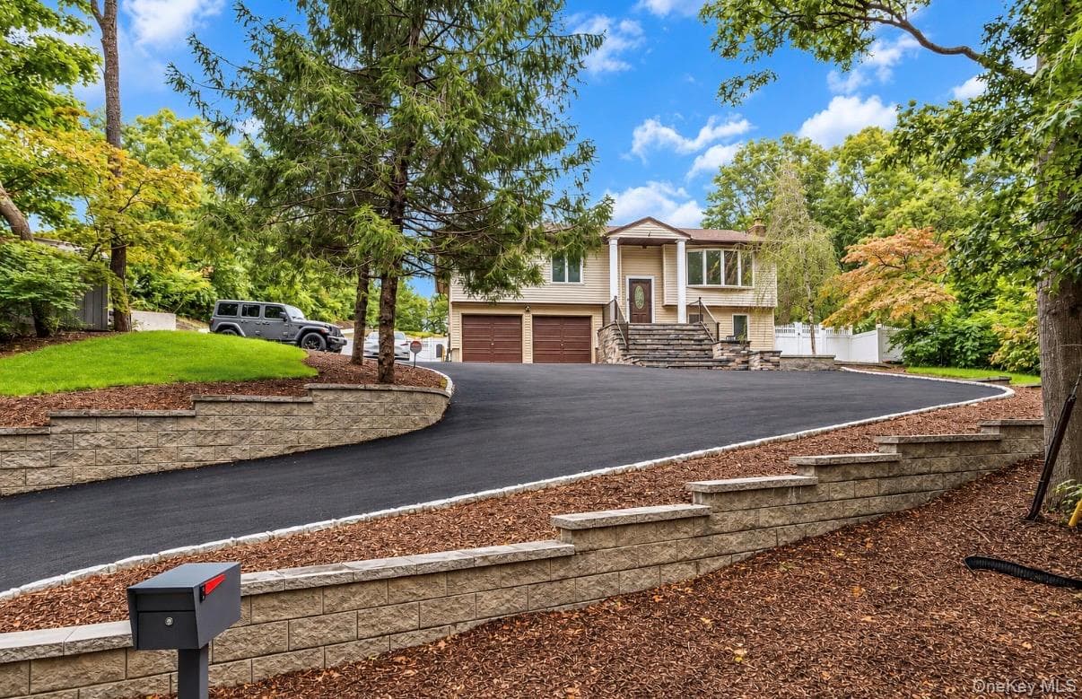 47 Mcarthur Lane, Smithtown