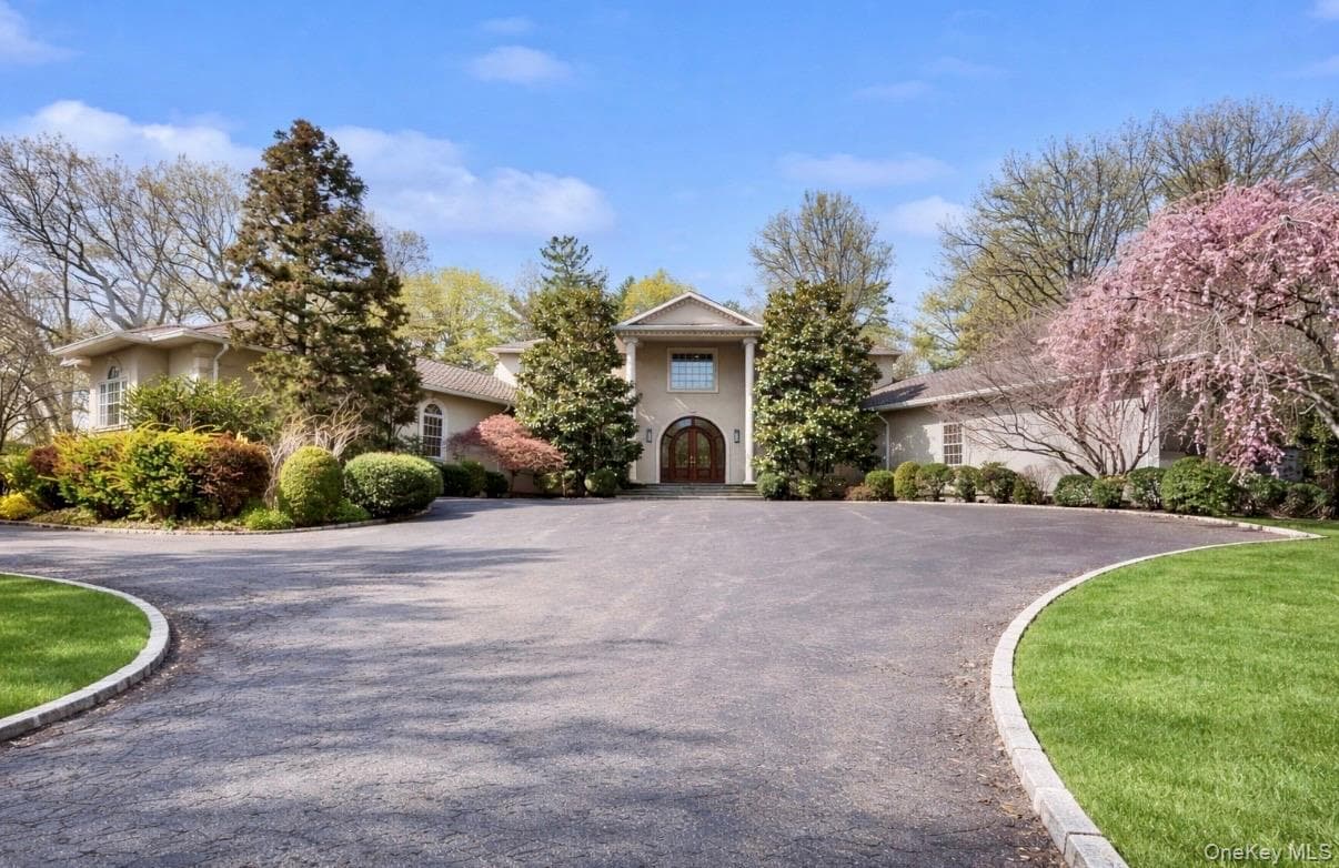 406 Duck Pond Rd, Locust Valley