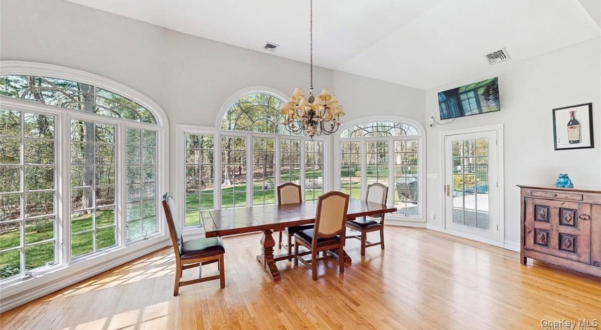 406 Duck Pond Rd thumbnail 10