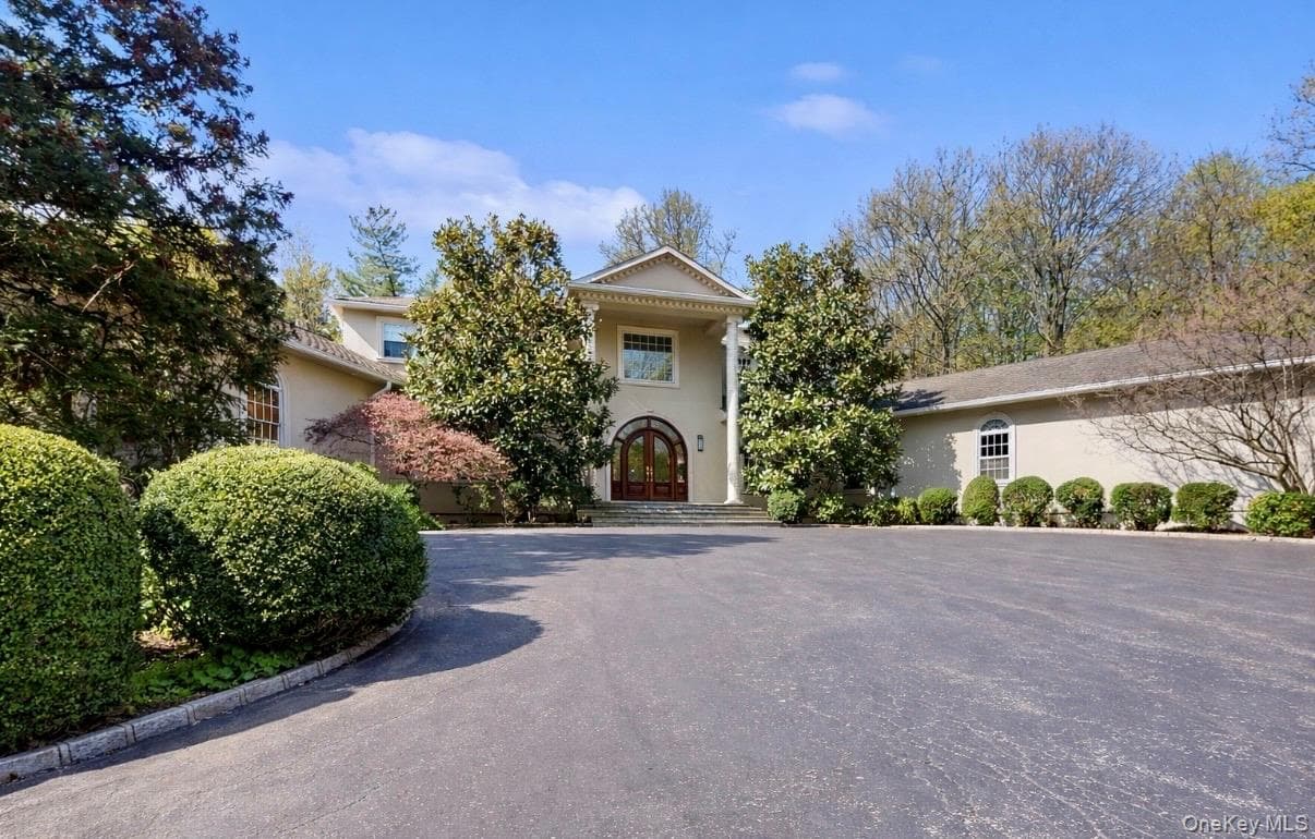 406 Duck Pond Rd thumbnail 2