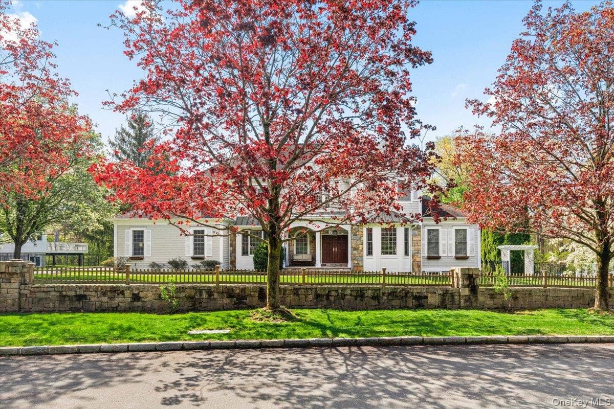68 Stonewall Circle, West Harrison
