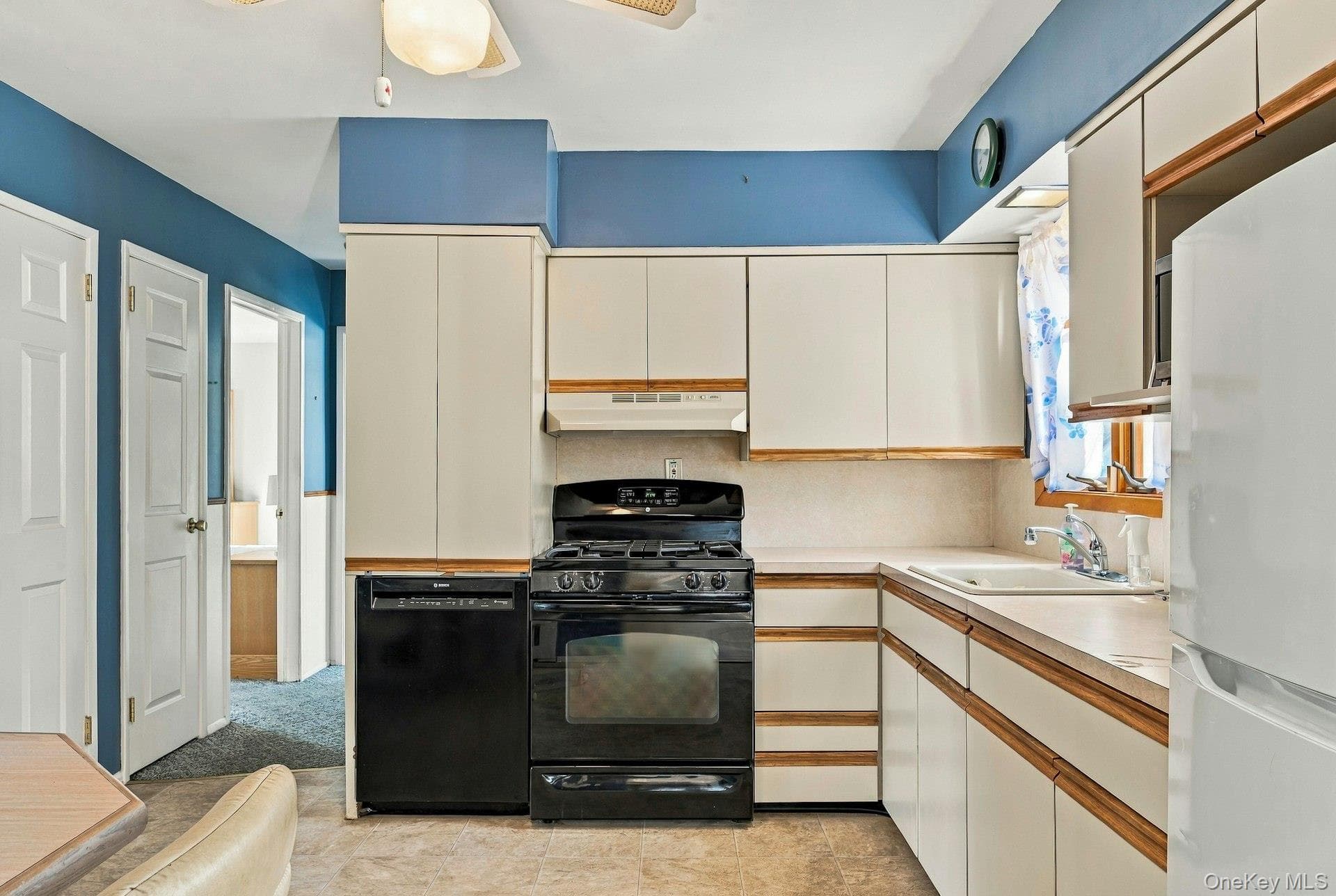 375 Catskill Avenue thumbnail 19