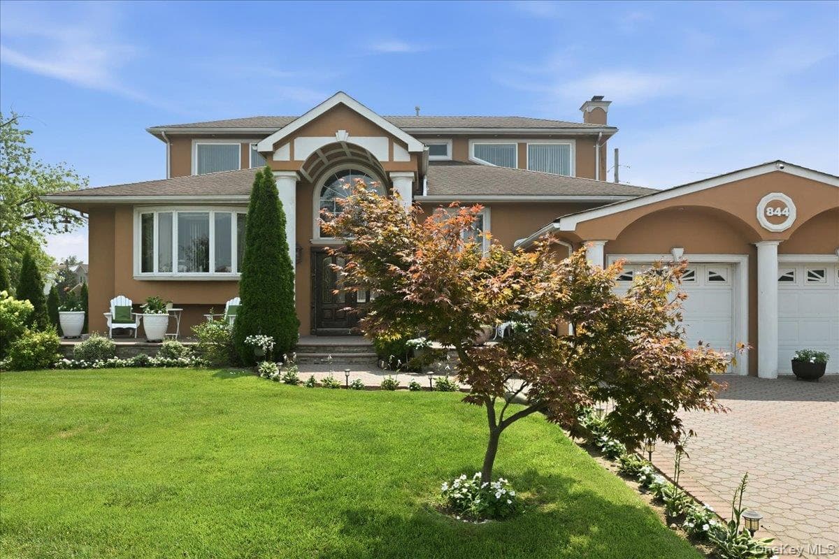 844 Park Lane photo 1