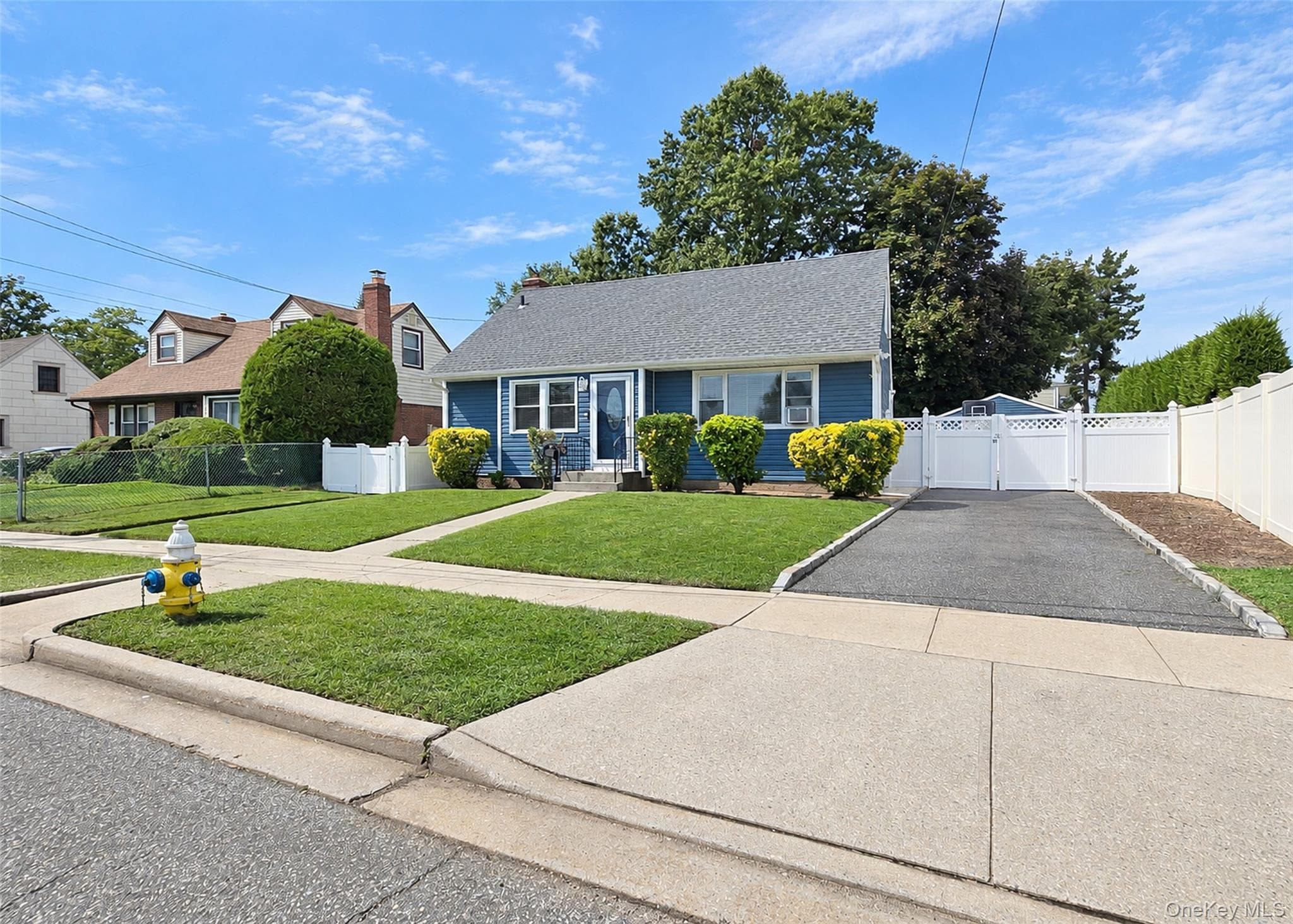678 Clinton Avenue, Uniondale