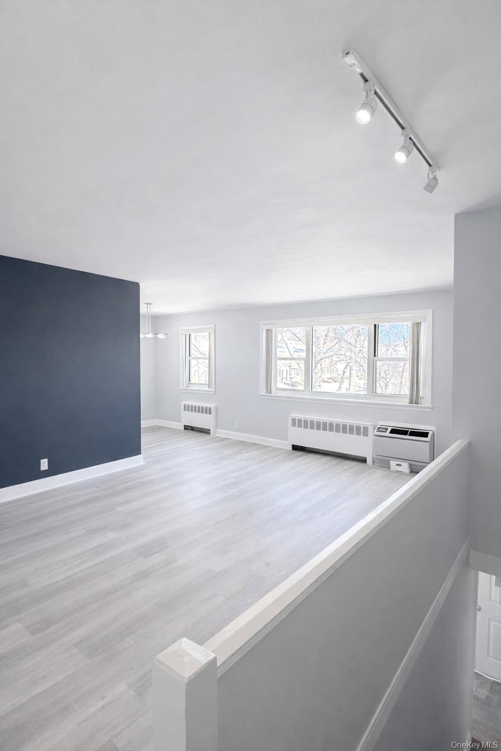 6758 152 Street Unit: B thumbnail 2