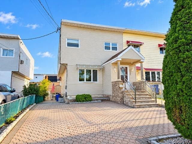 3084 Harding Avenue photo 1