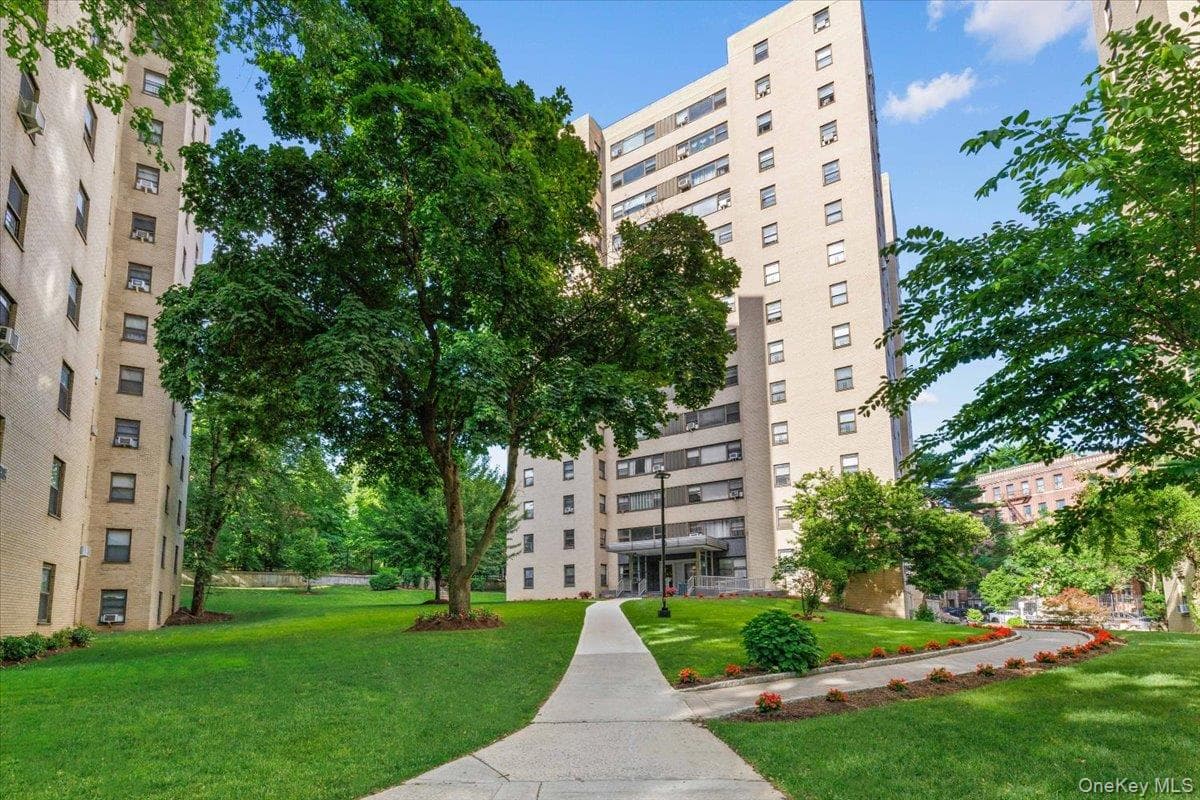 6 Fordham Hill Oval OVAL Unit: 12h, Bronx