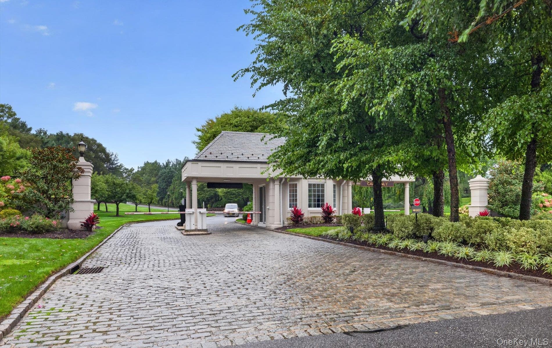 36 Stone Hill Drive thumbnail 35