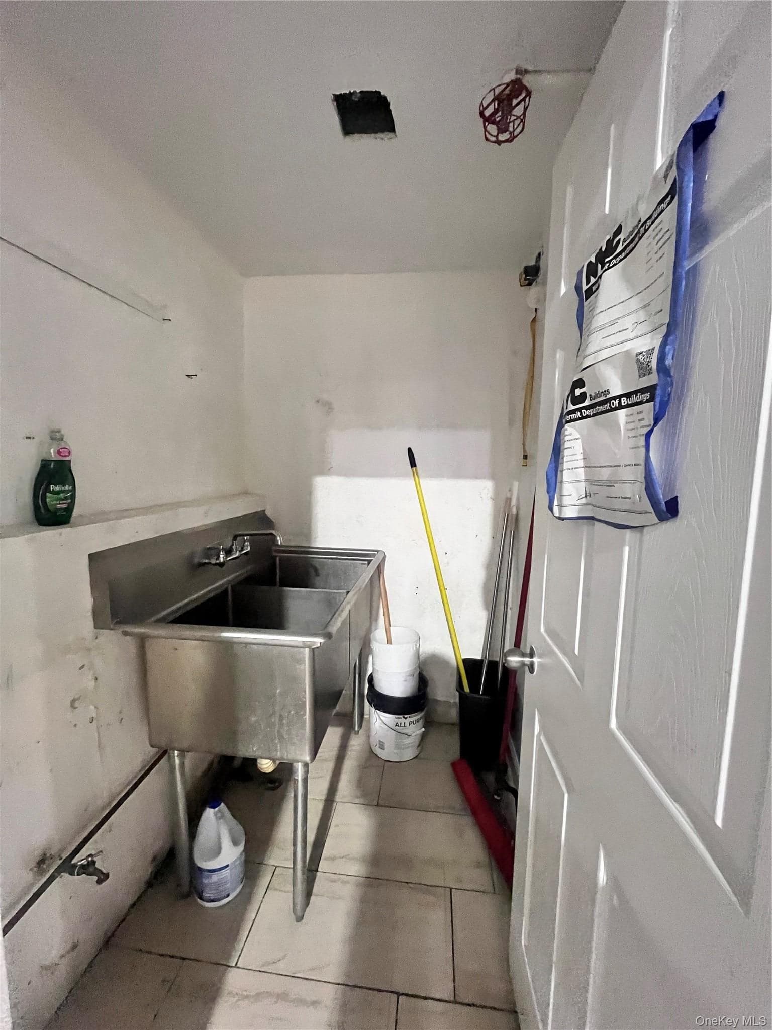 6301 Fresh Pond Road Rd thumbnail 17
