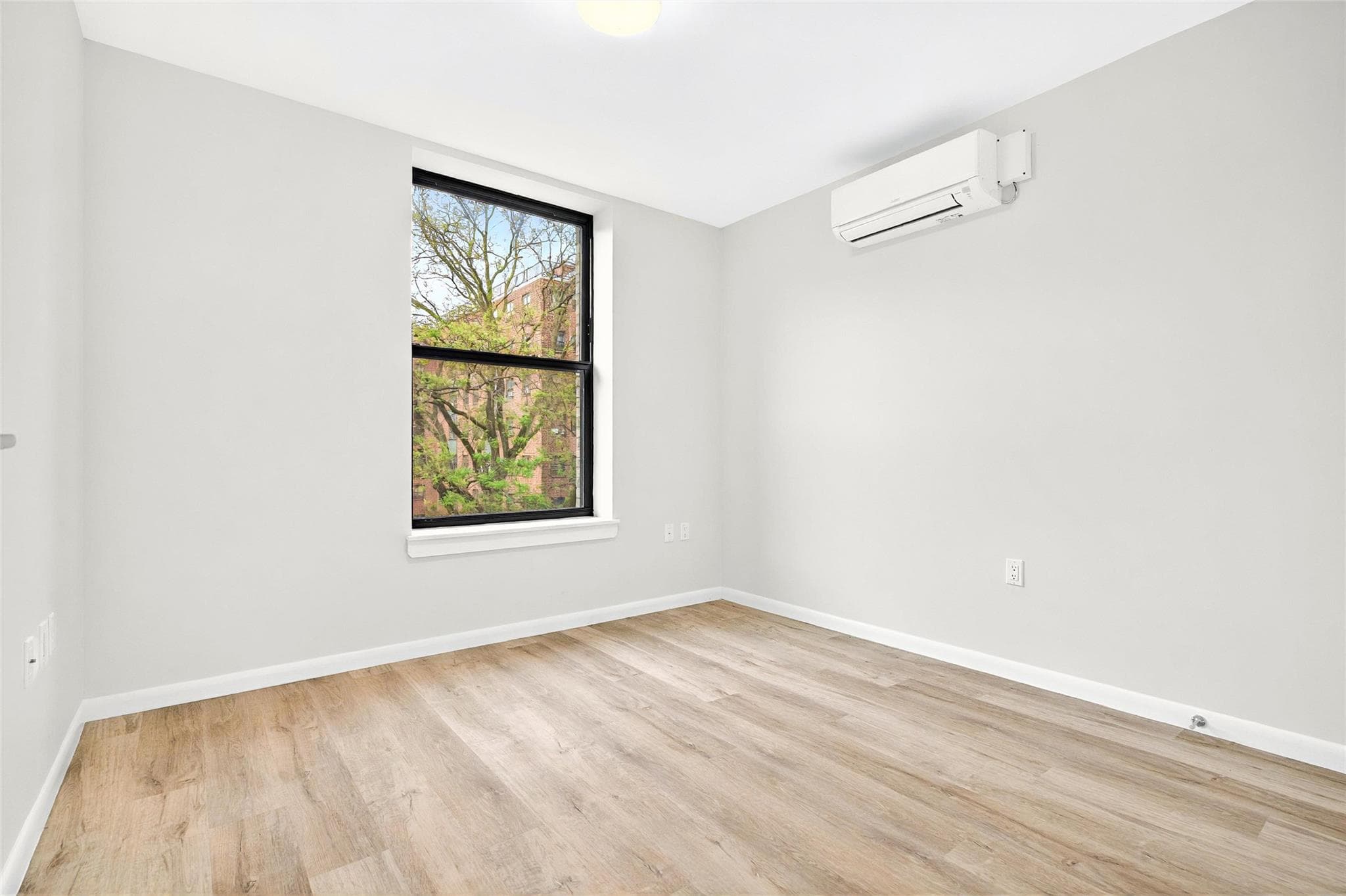 1727 Lacombe Avenue Unit: 4B thumbnail 24