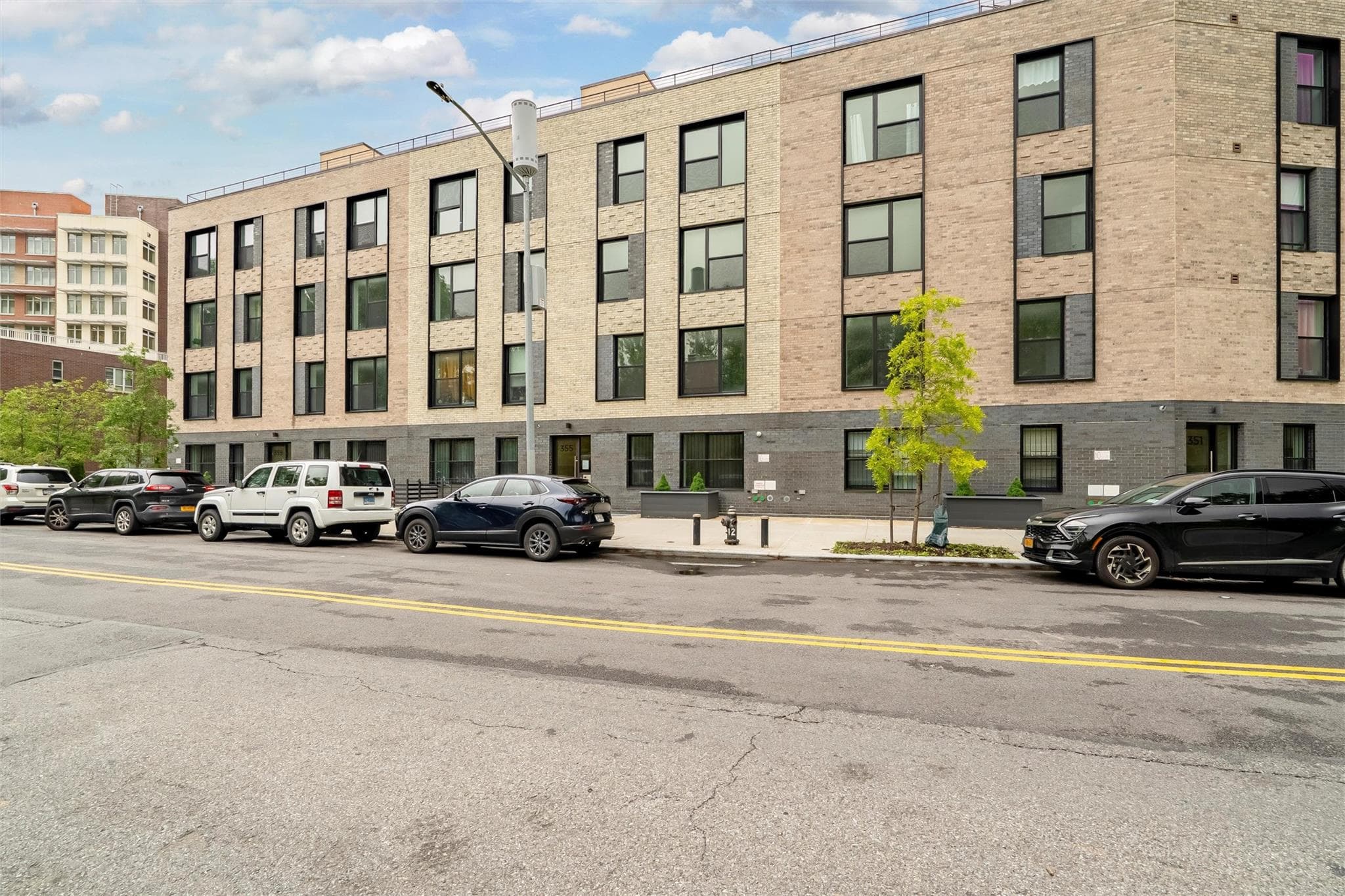 1727 Lacombe Avenue Unit: 4B thumbnail 2