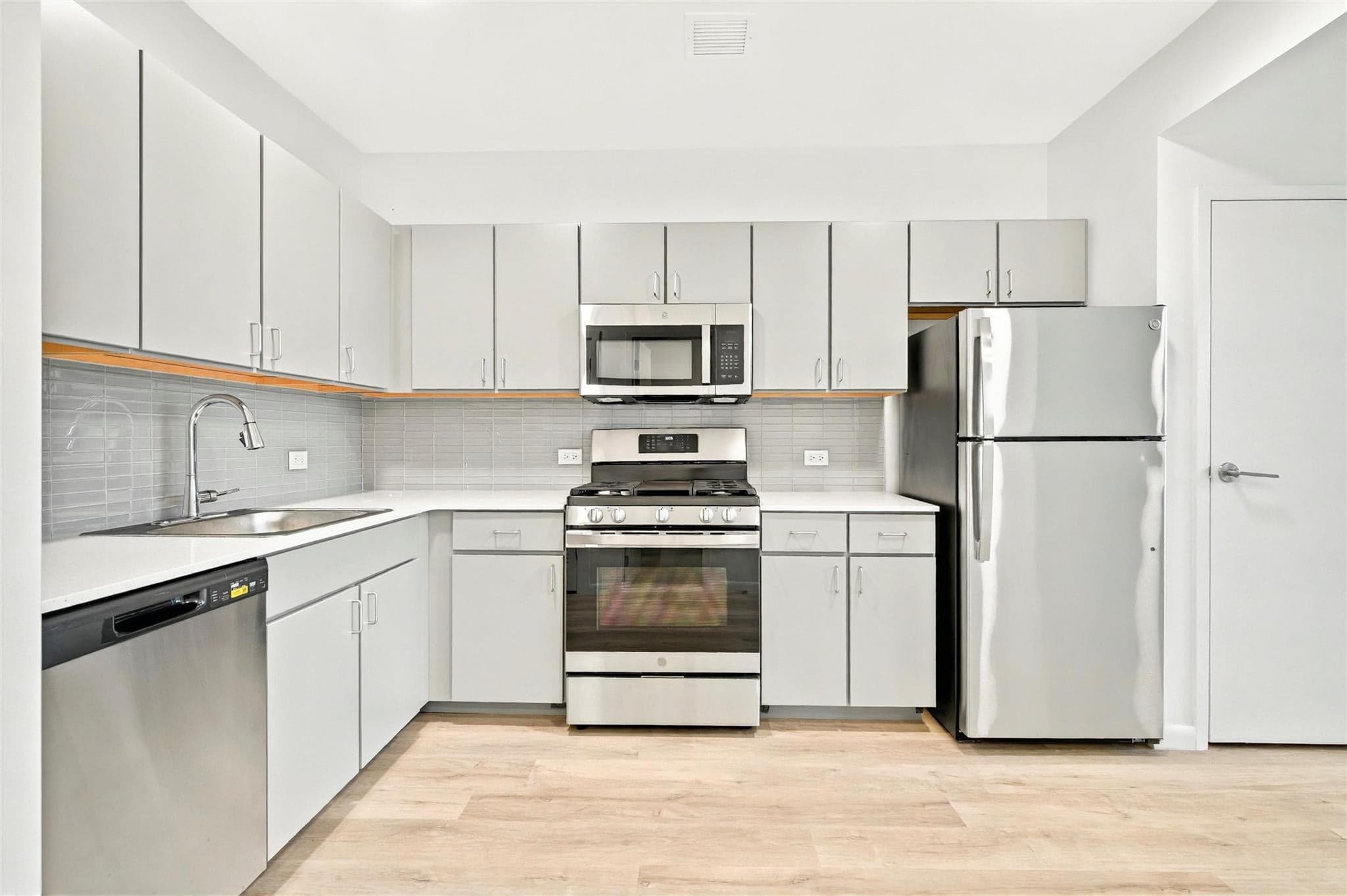 1727 Lacombe Avenue Unit: 4B thumbnail 17