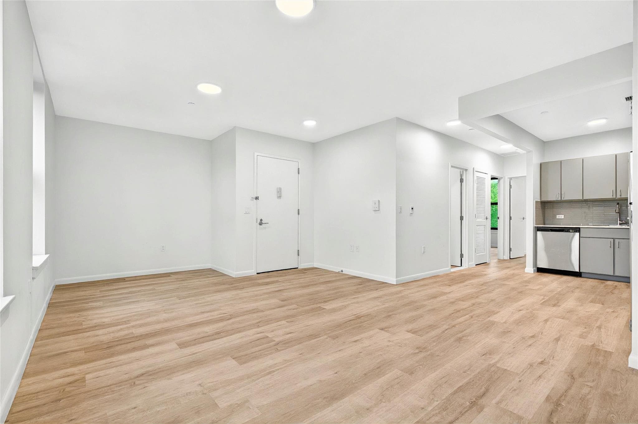 1727 Lacombe Avenue Unit: 4B thumbnail 14