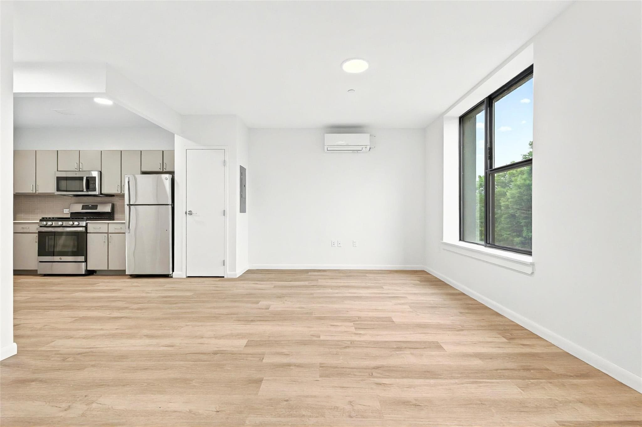 1727 Lacombe Avenue Unit: 4B thumbnail 8