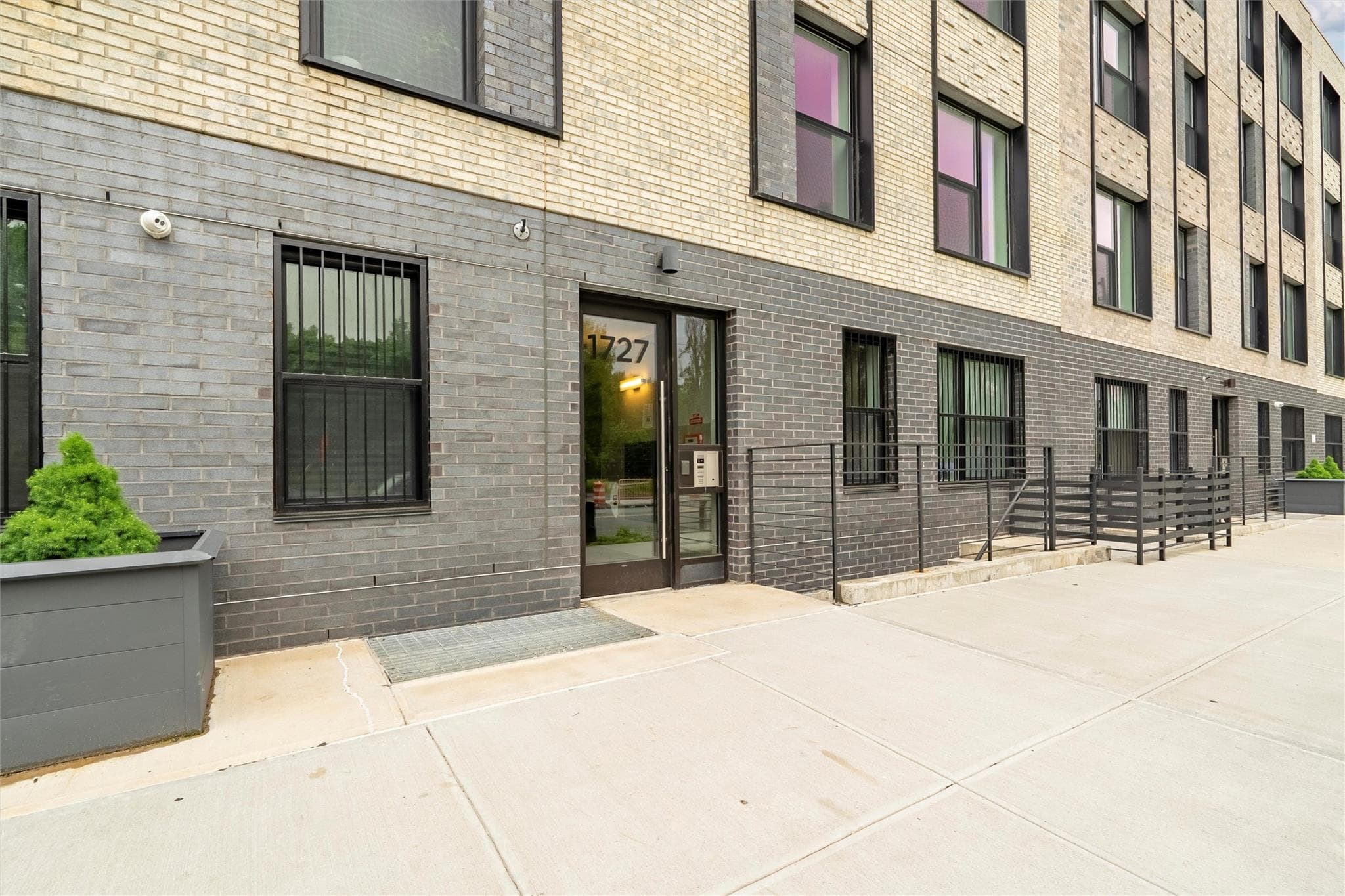 1727 Lacombe Avenue Unit: 4B thumbnail 4