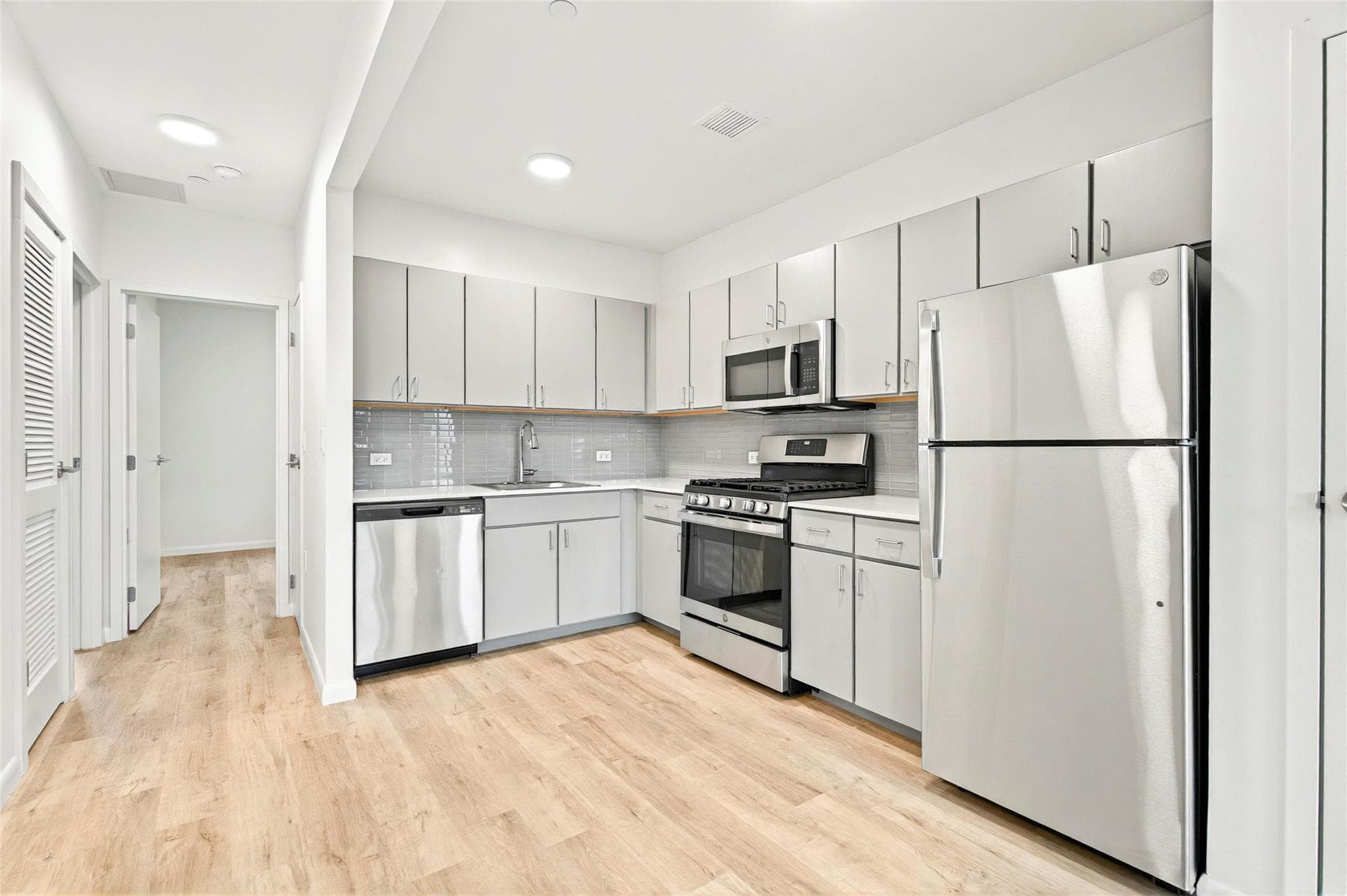 1727 Lacombe Avenue Unit: 4B thumbnail 19