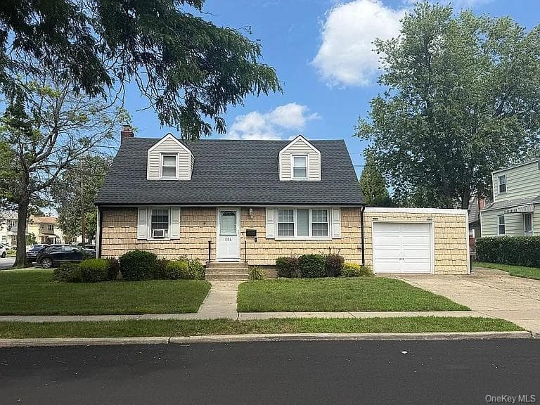 584 8th Street, West Hempstead