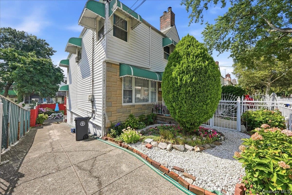 4027 Grace Avenue thumbnail 2