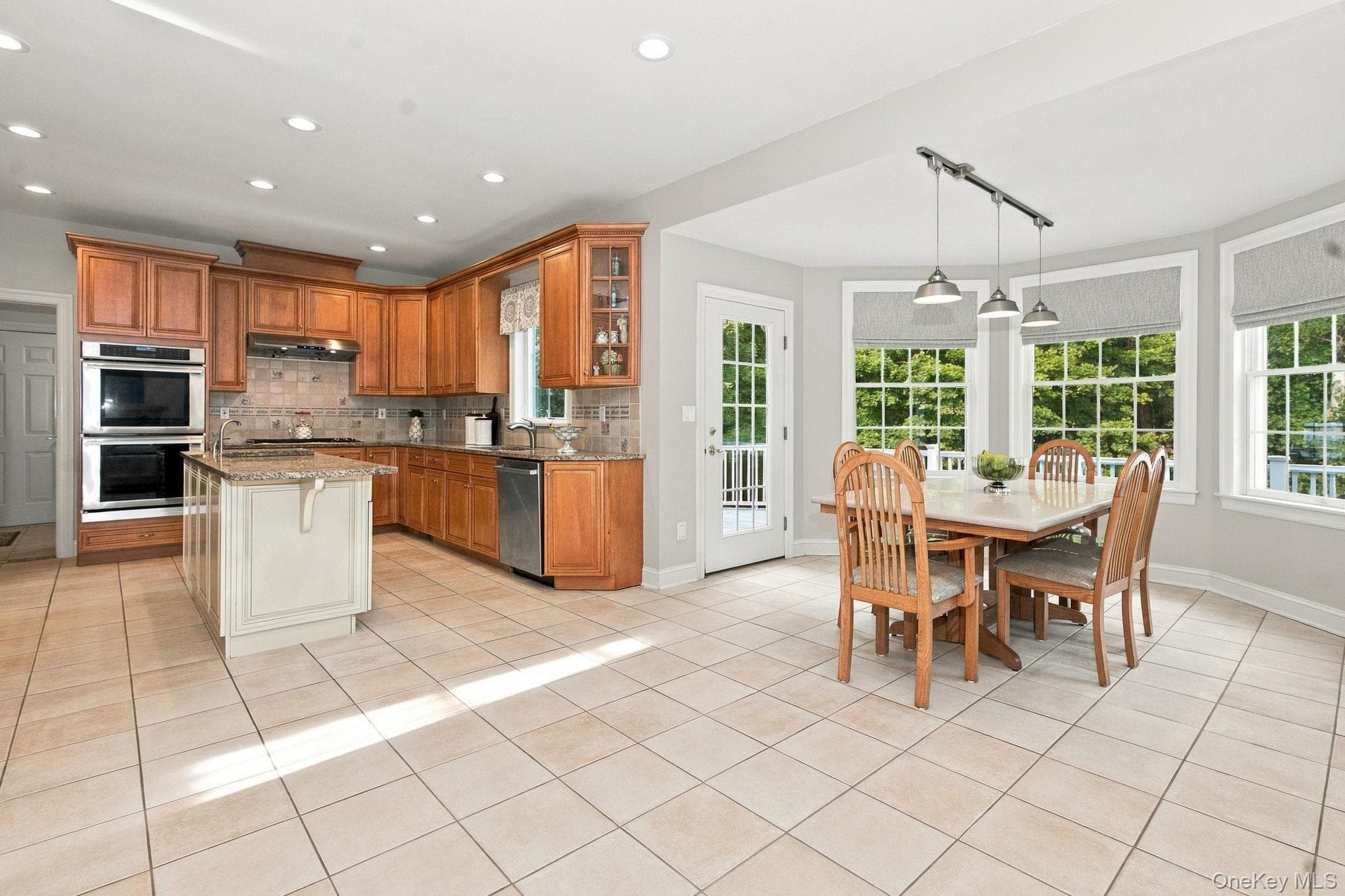 136 Dorchester Drive thumbnail 14